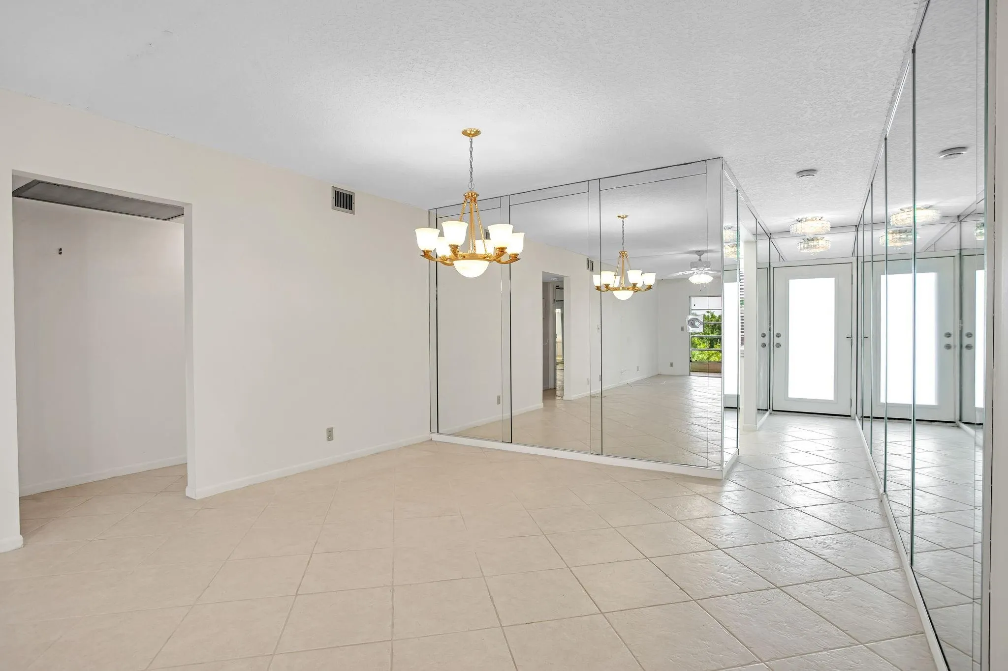 2202 Lucaya Bnd, #D4