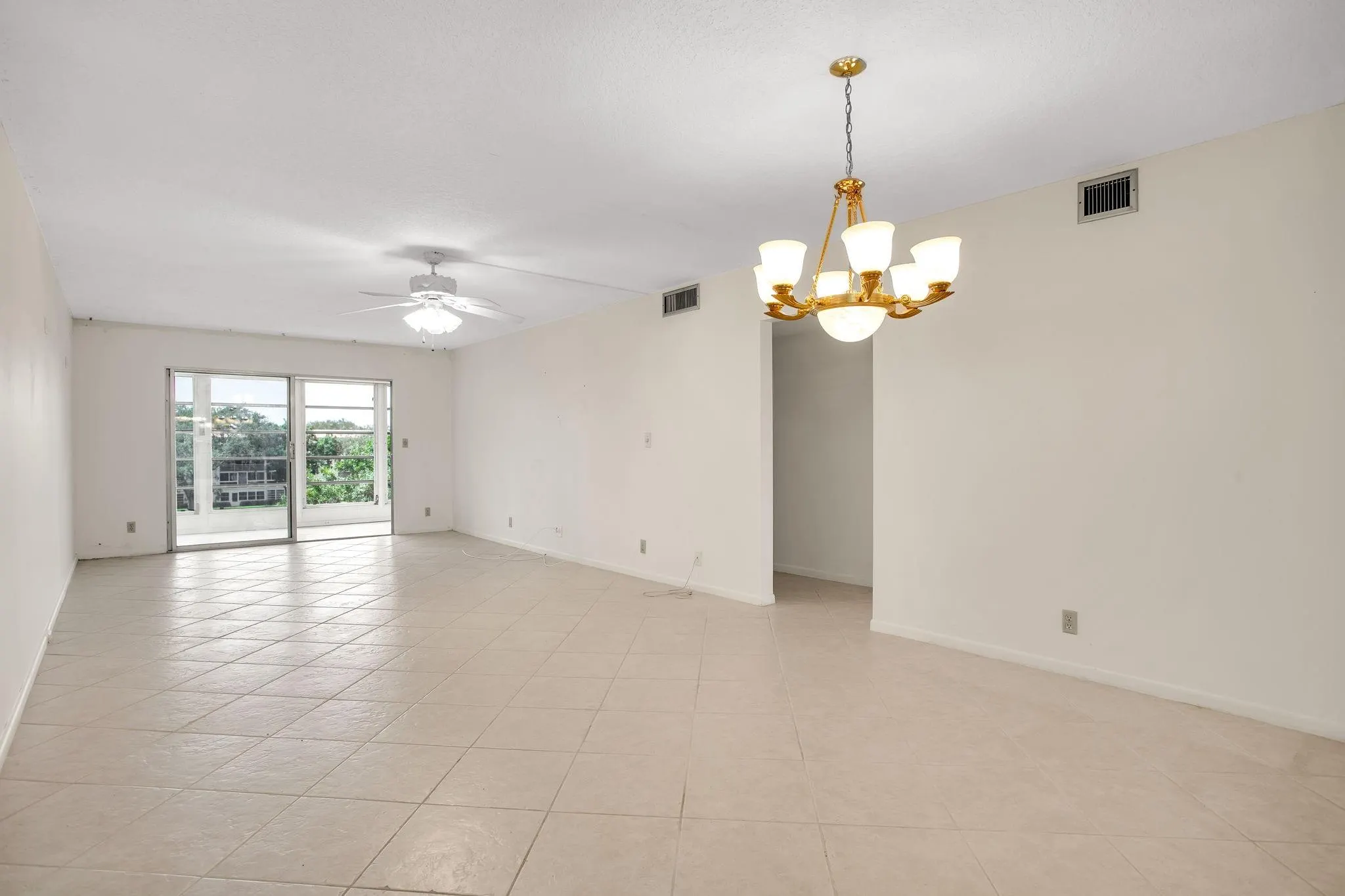 2202 Lucaya Bnd, #D4