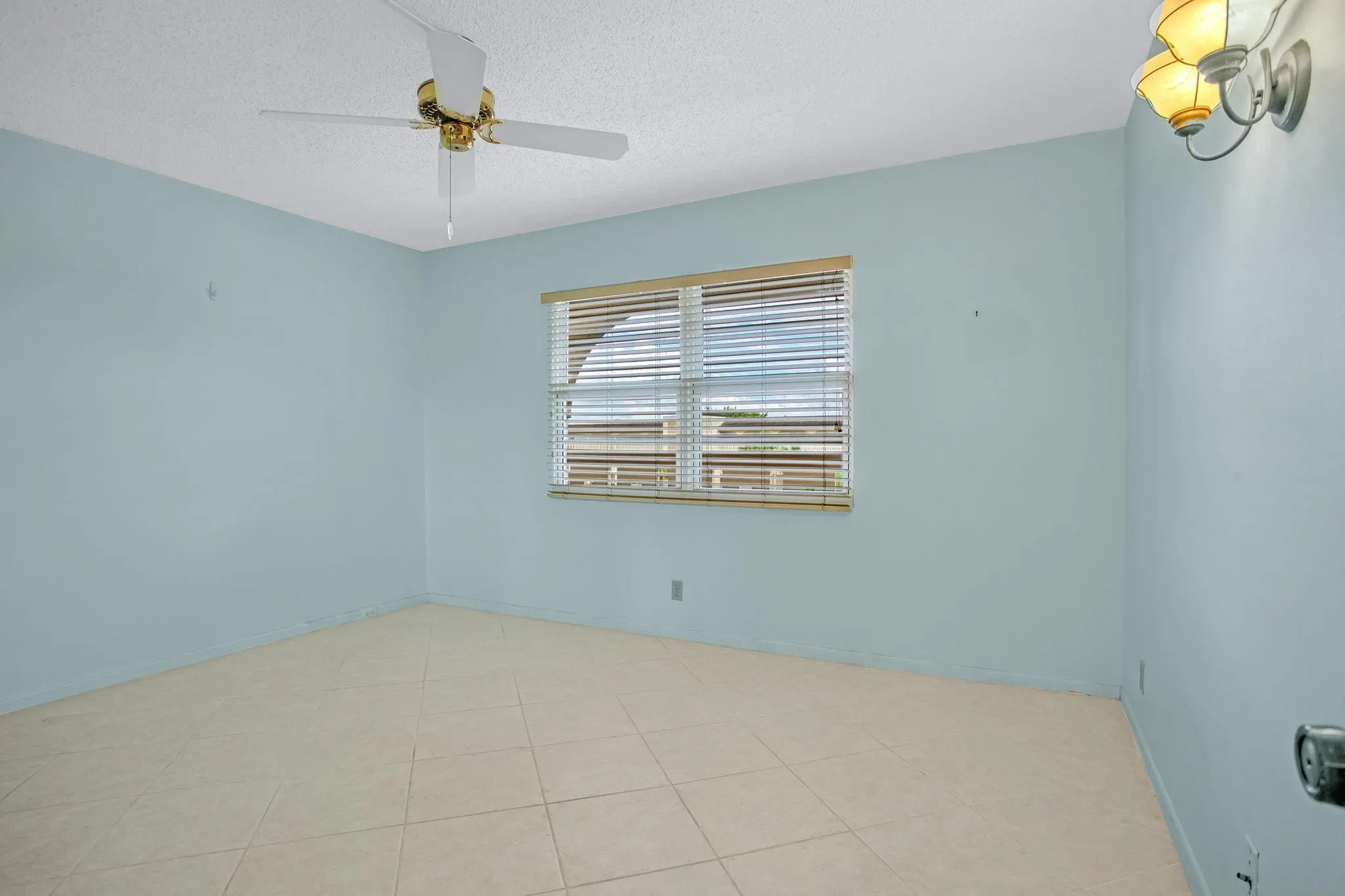 2202 Lucaya Bnd, #D4