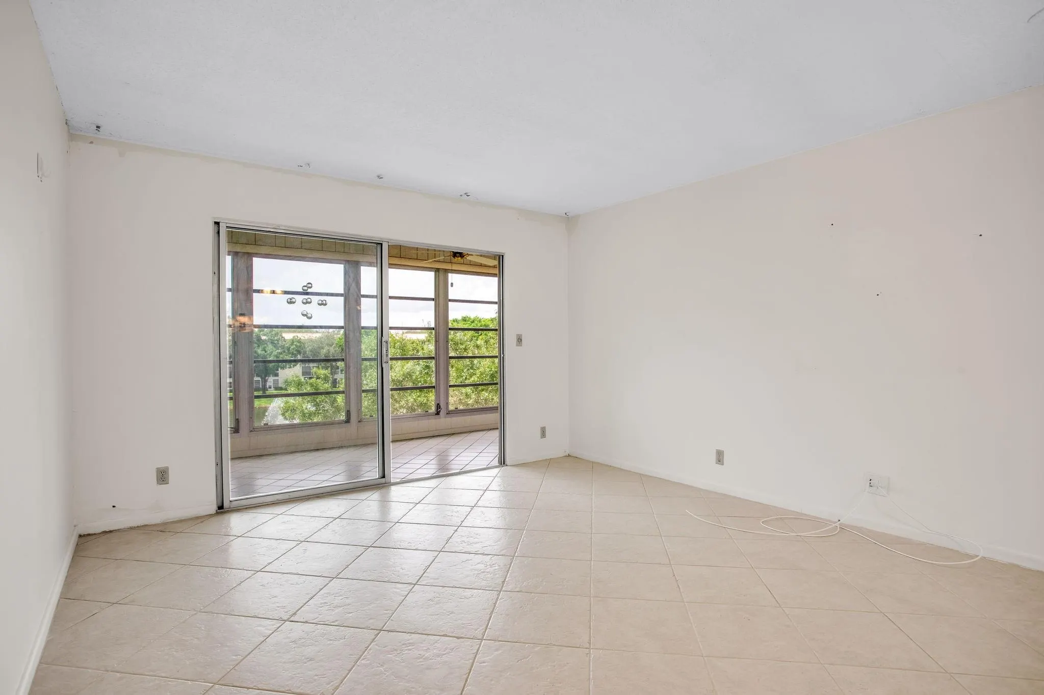 2202 Lucaya Bnd, #D4