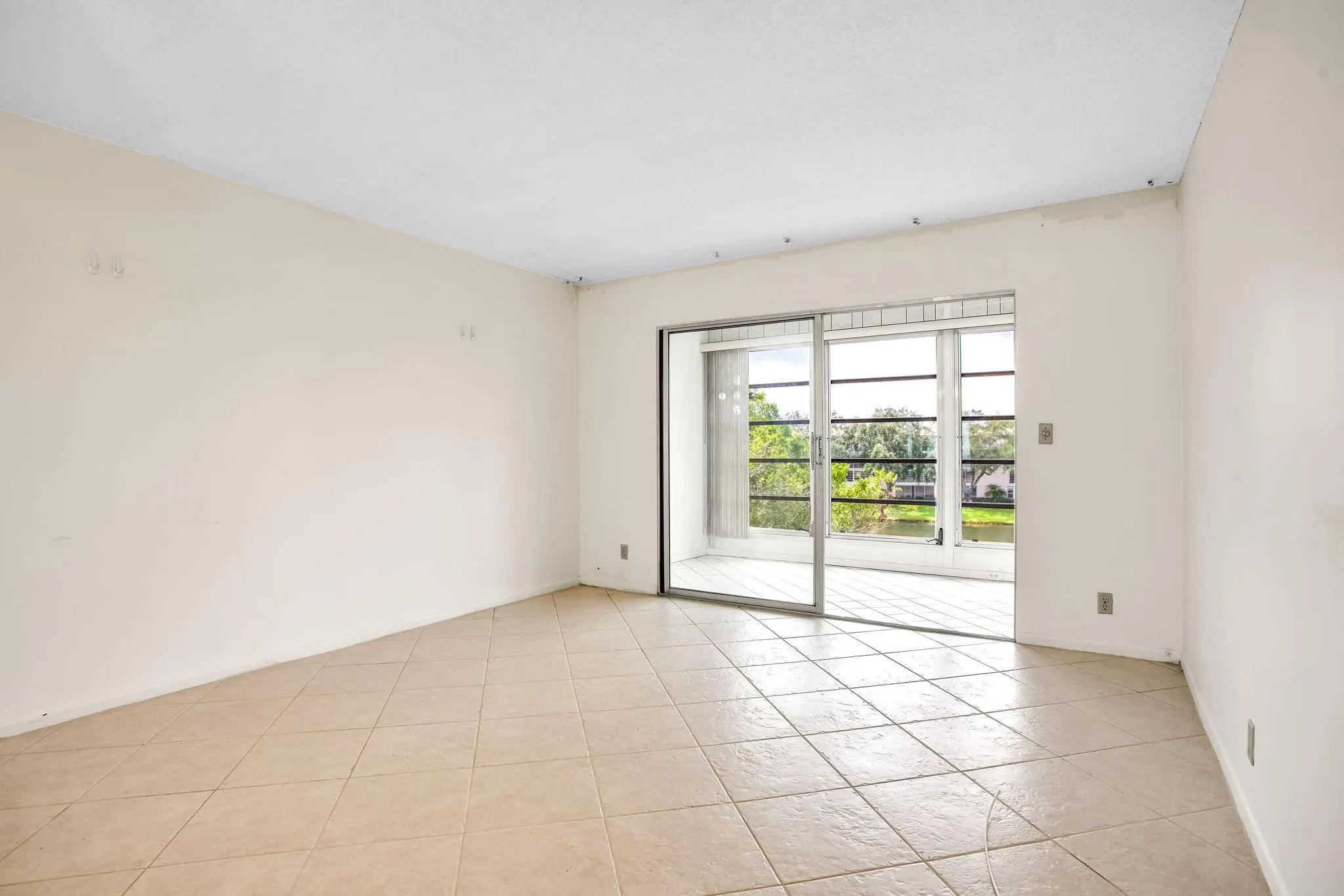 2202 Lucaya Bnd, #D4