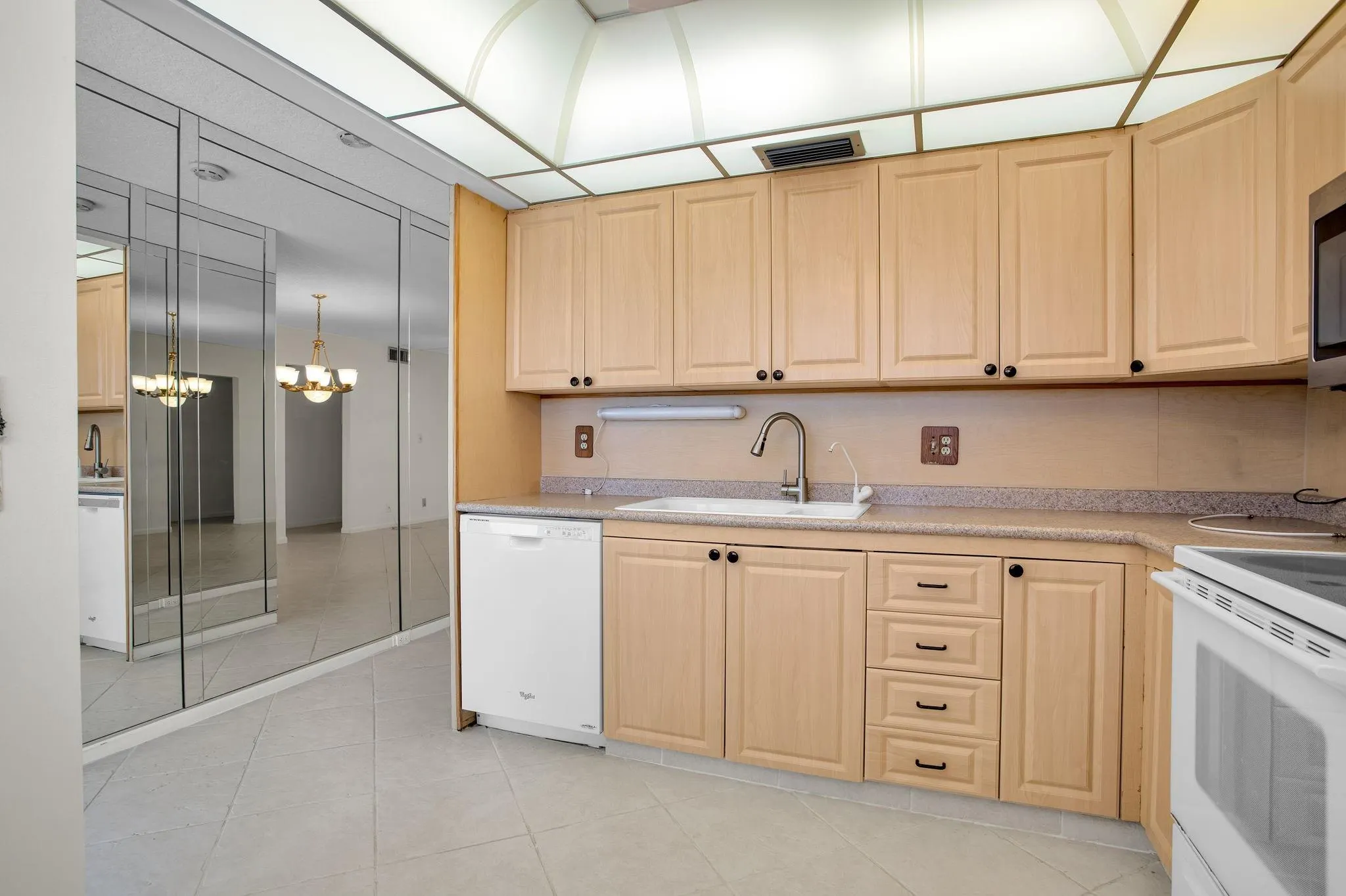 2202 Lucaya Bnd, #D4