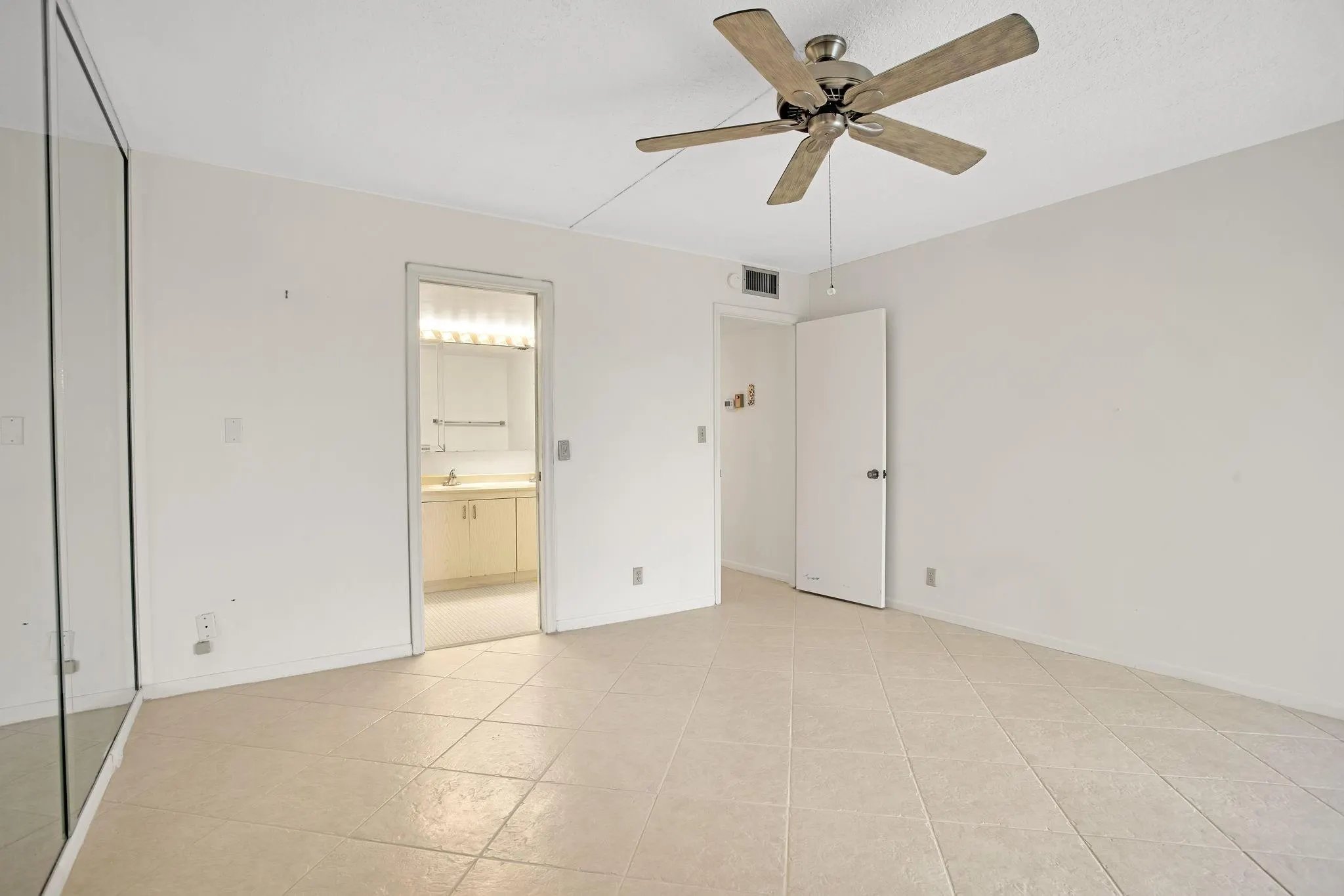 2202 Lucaya Bnd, #D4