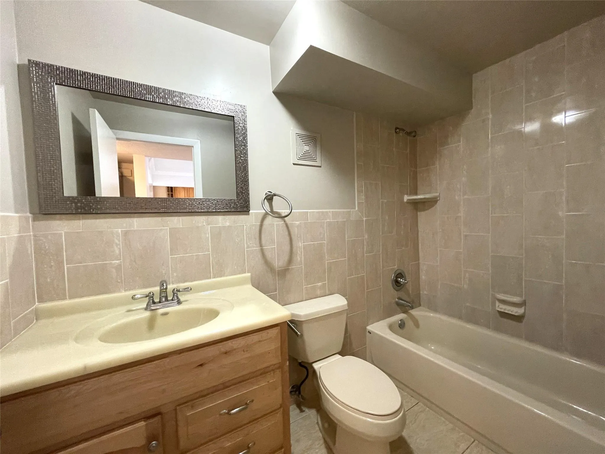 470 NW 20th St, #2040
