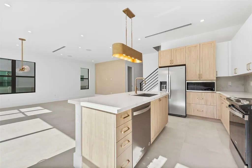 3300 SW 15th Ave, #3300