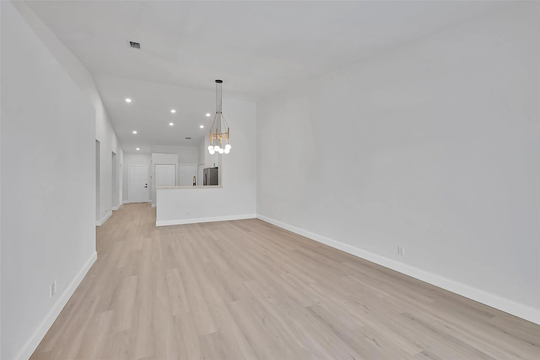 8402 Logia Cir