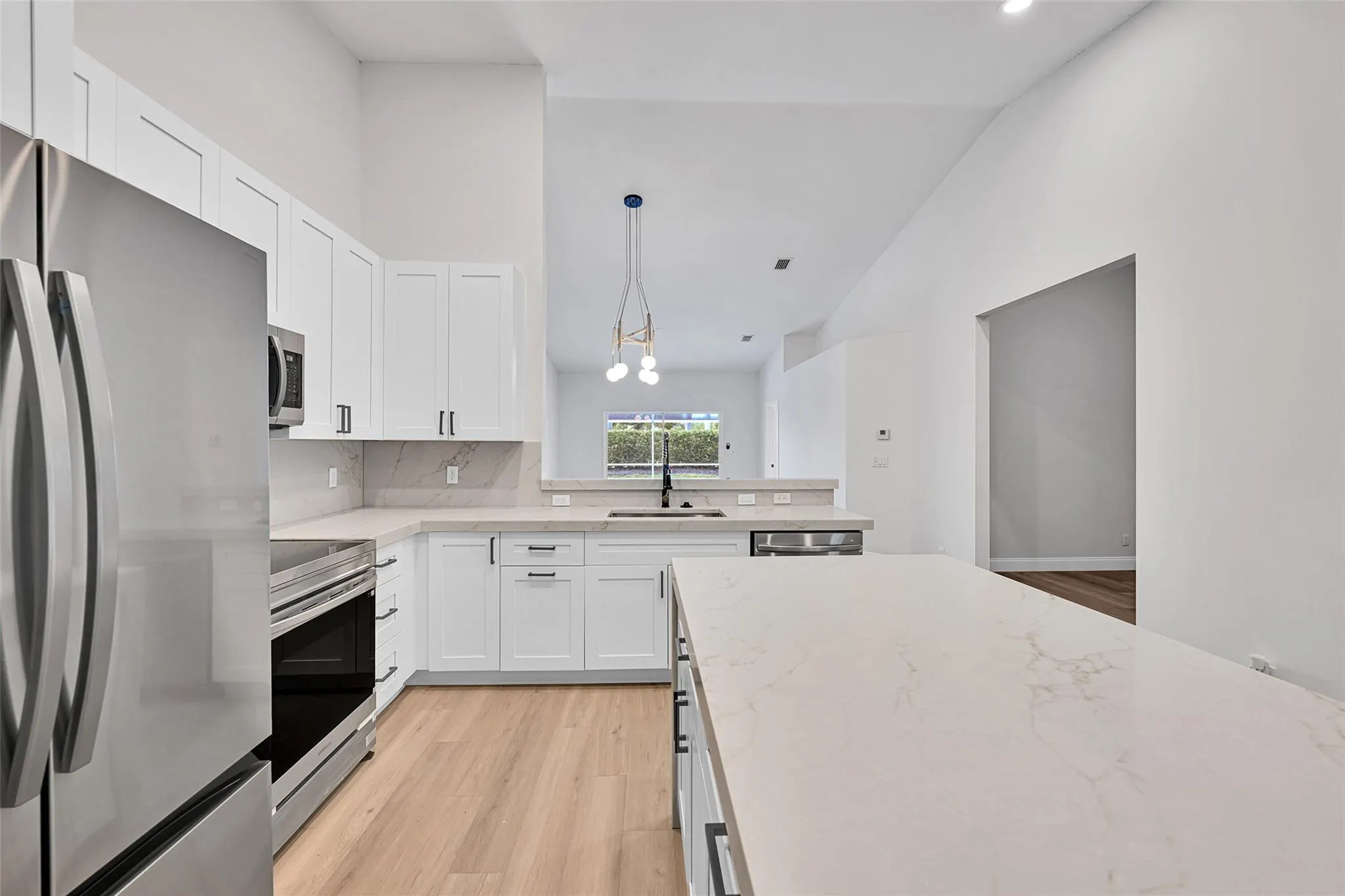 8402 Logia Cir