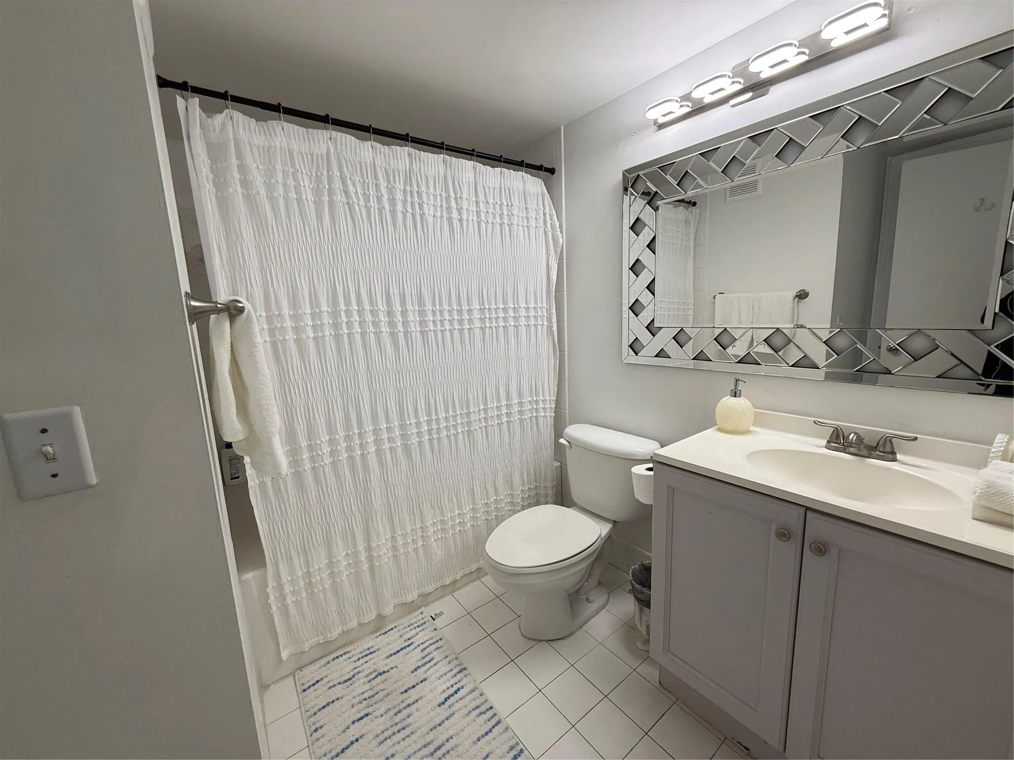 2061 Renaissance Blvd, #305