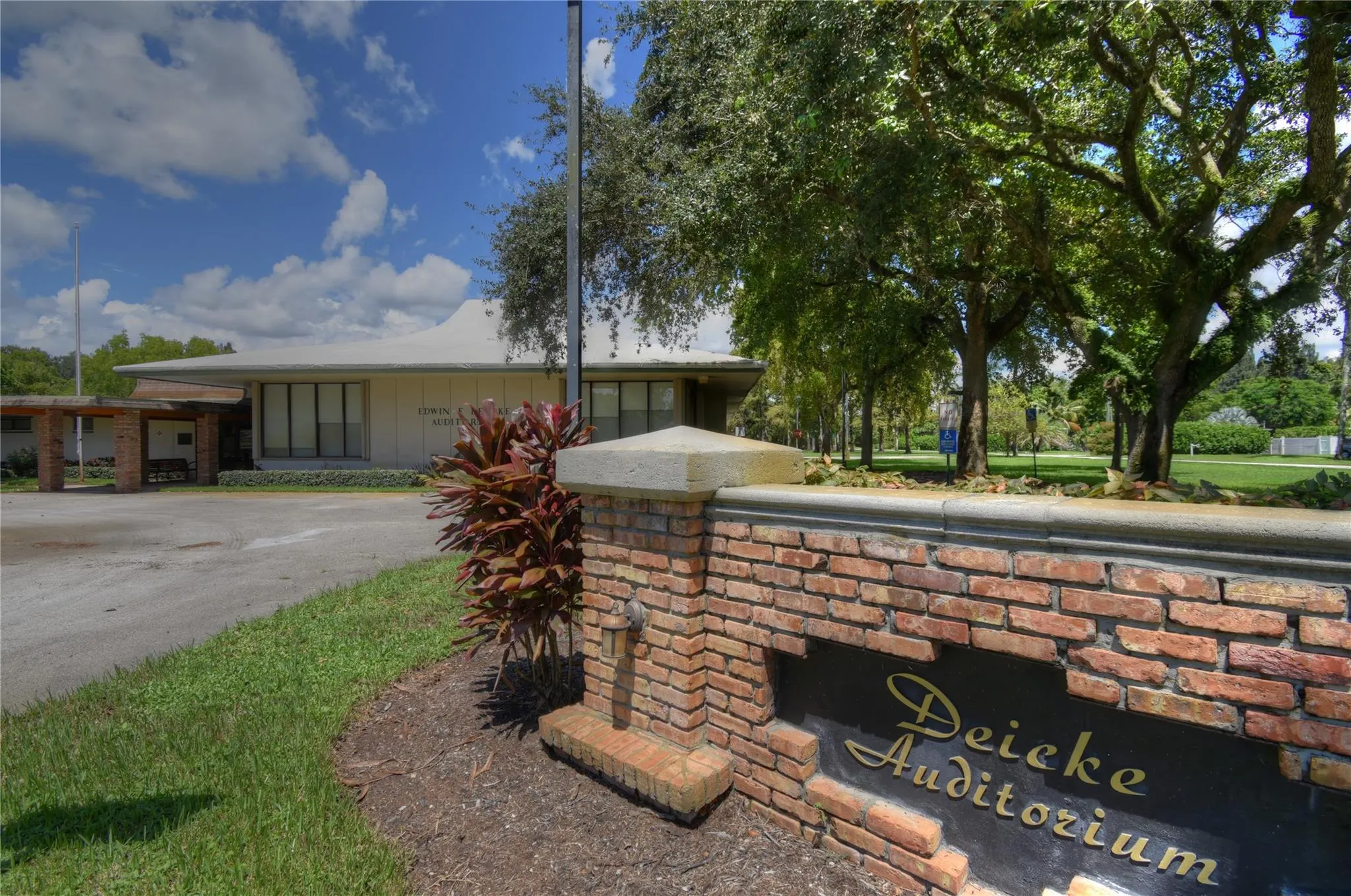 820 Alamanda Ct