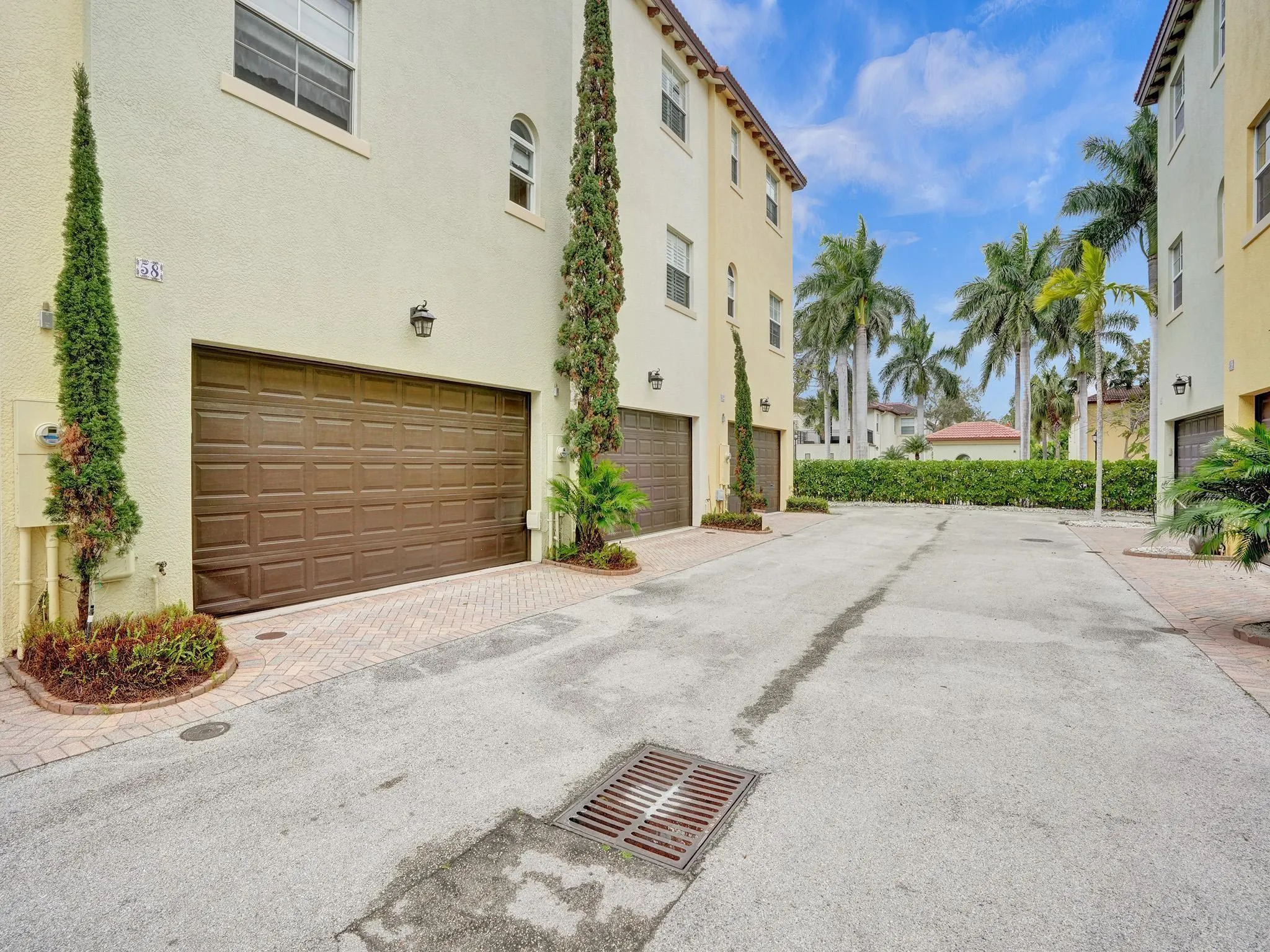 58 Via Floresta Dr