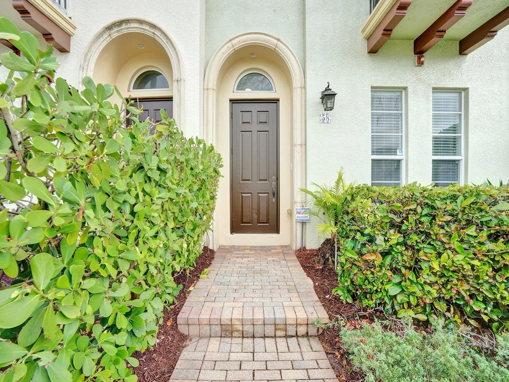 58 Via Floresta Dr