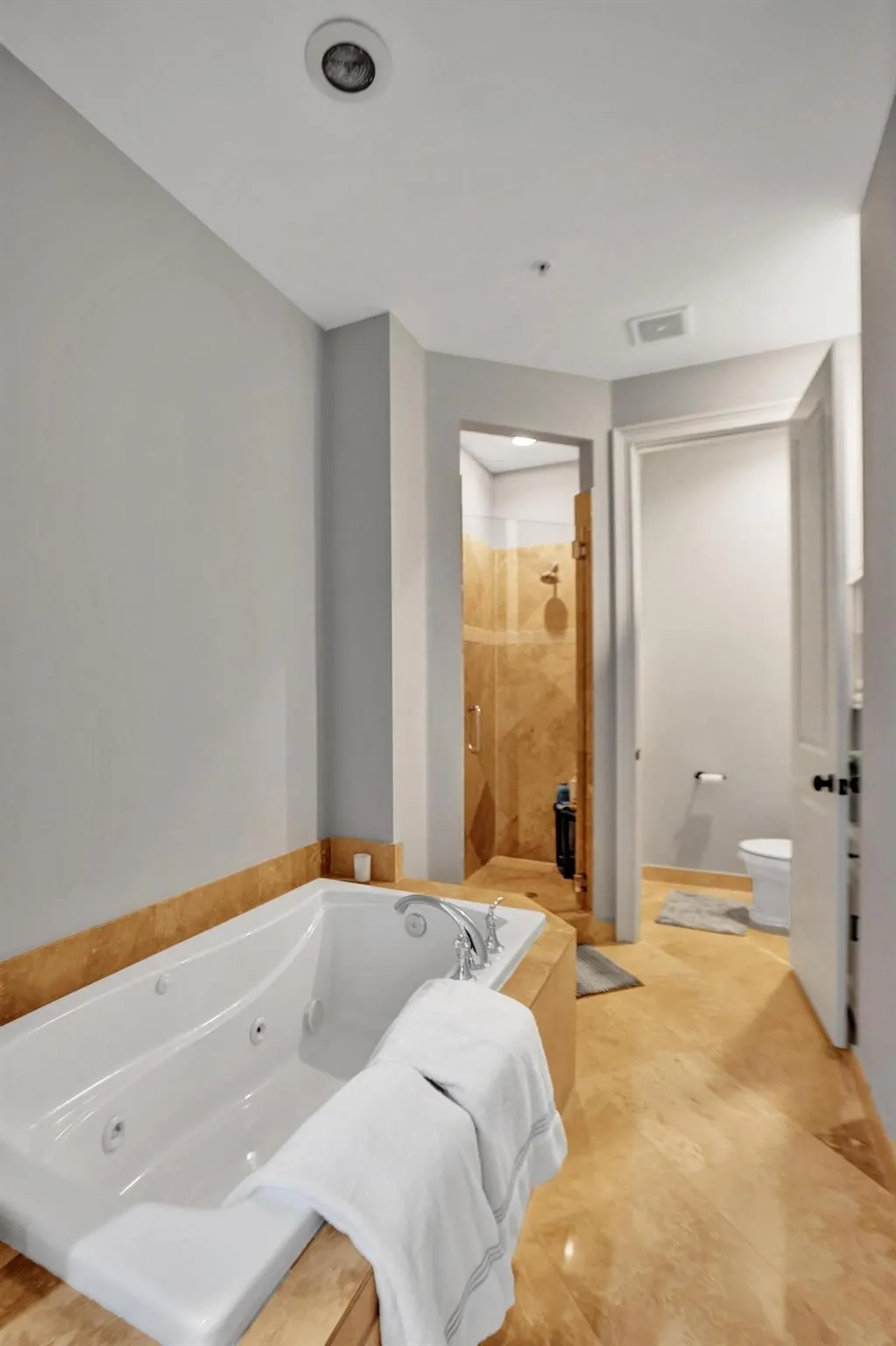58 Via Floresta Dr