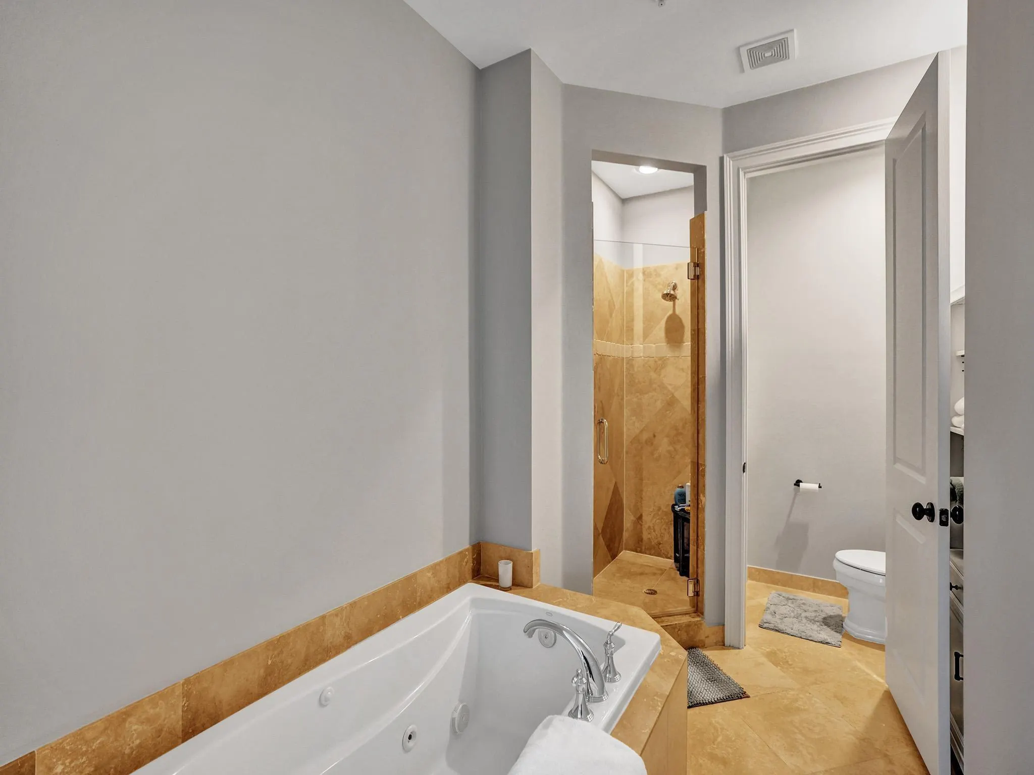 58 Via Floresta Dr
