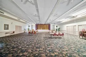 7300 Lake Circle Dr, #401