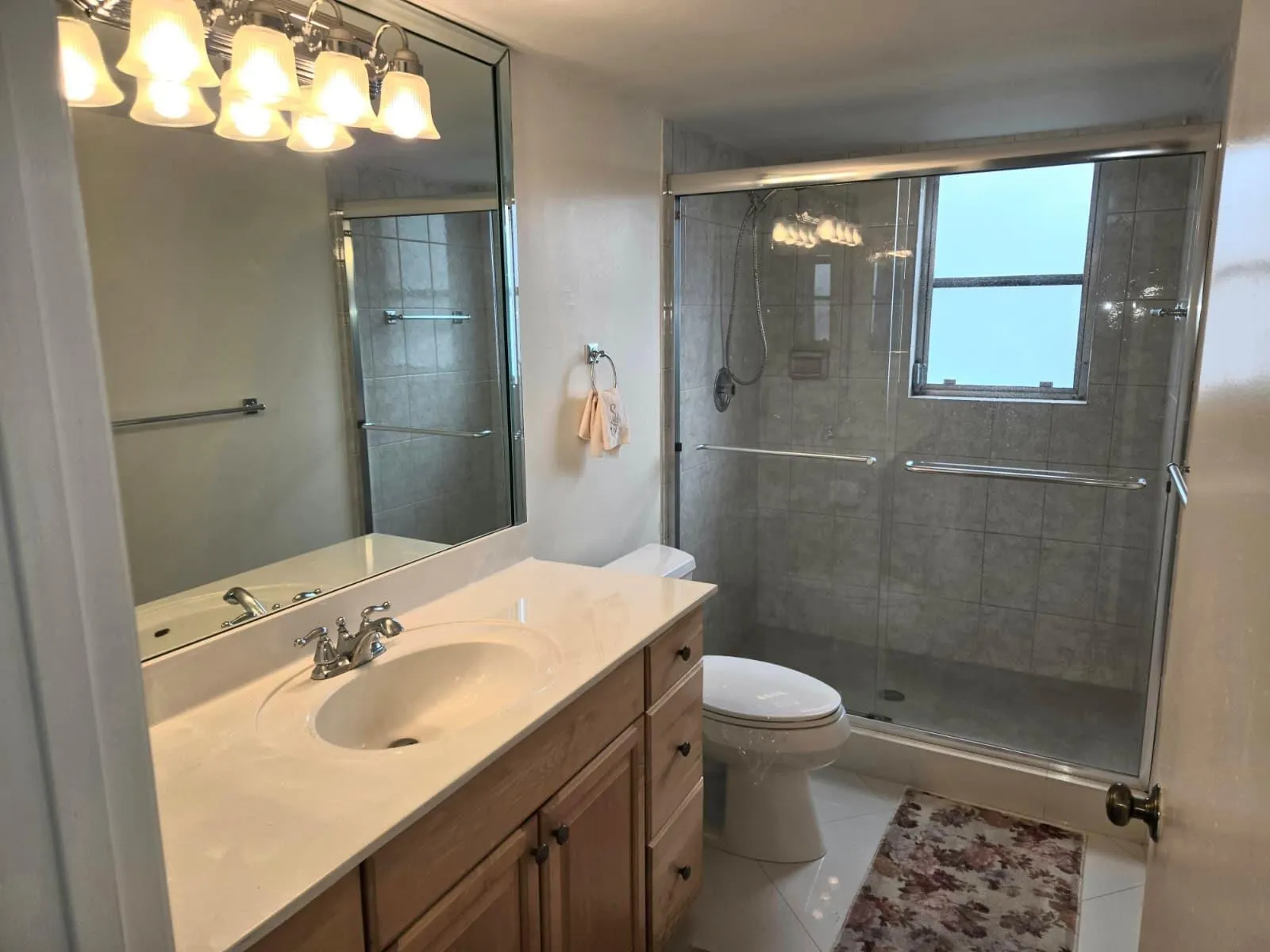 7300 Lake Circle Dr, #401