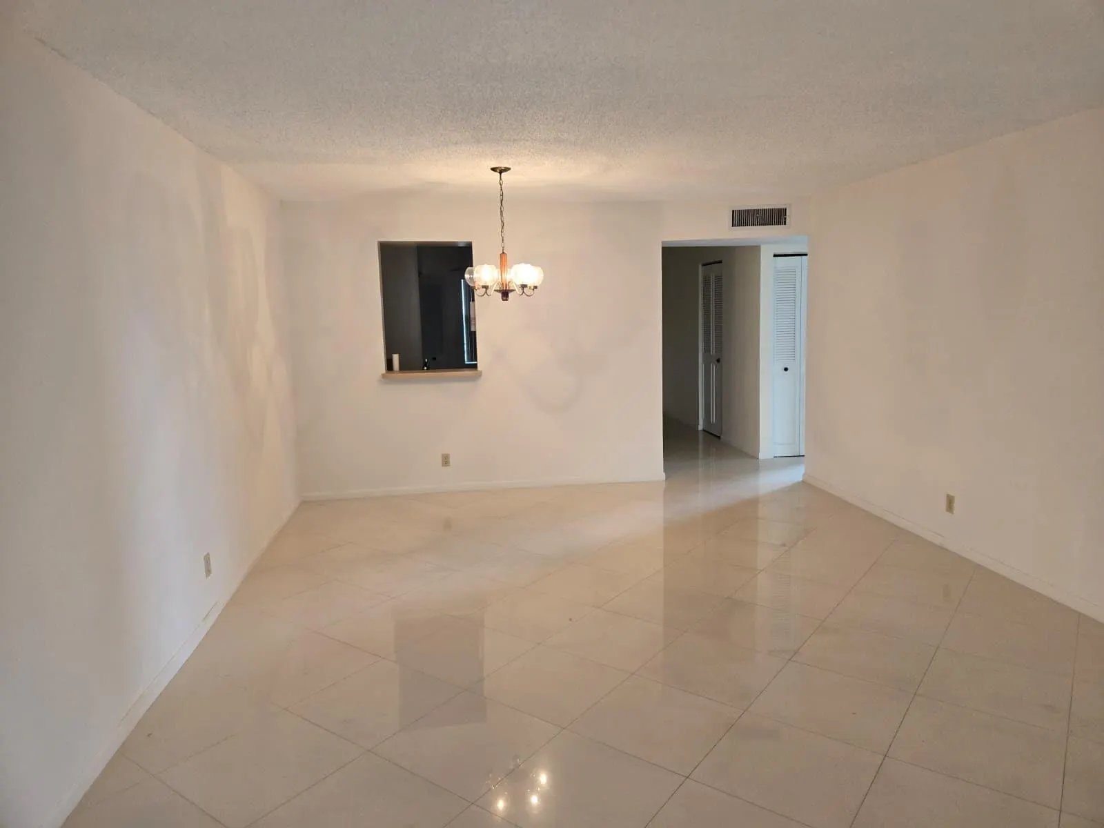 7300 Lake Circle Dr, #401