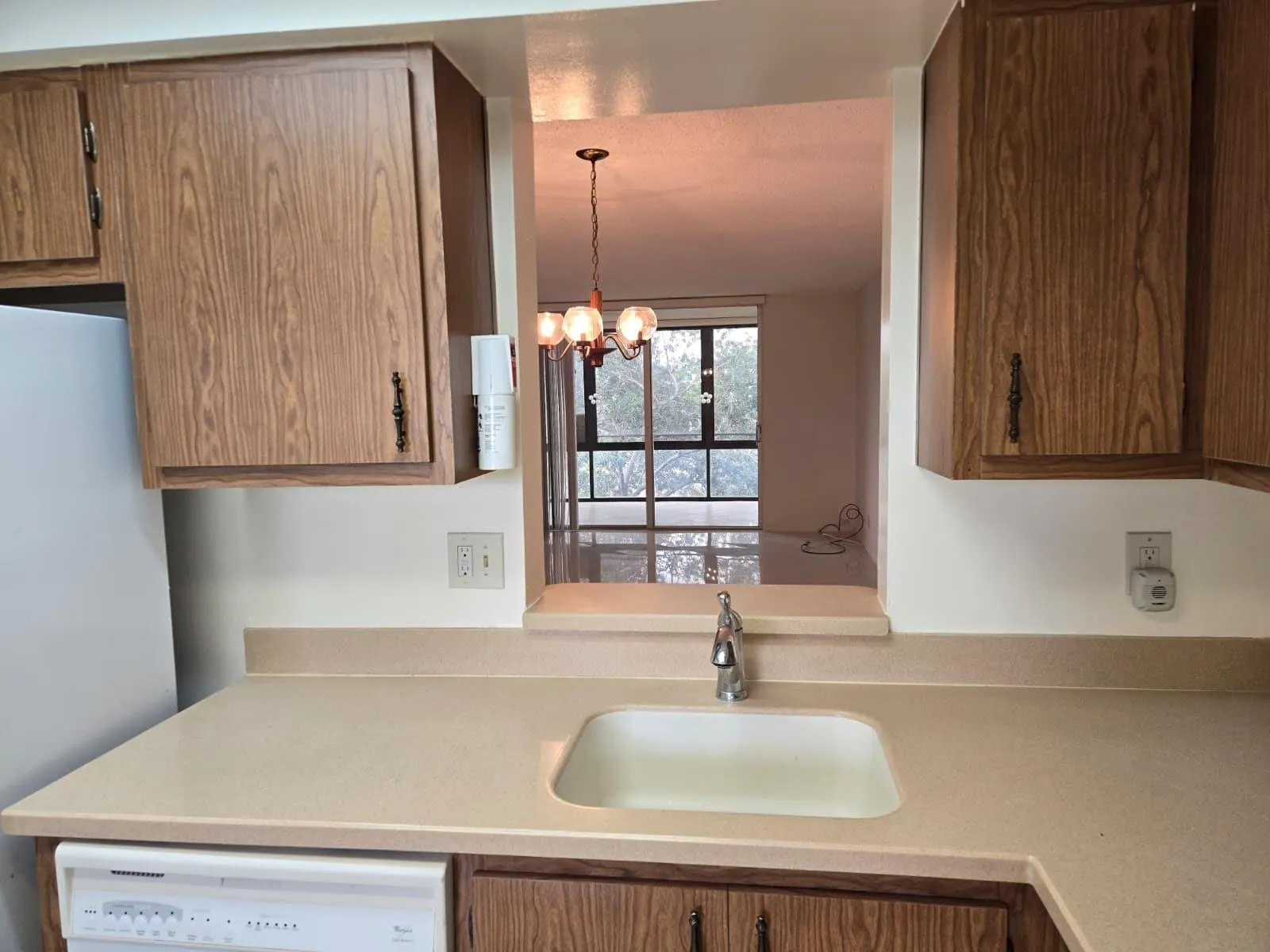 7300 Lake Circle Dr, #401