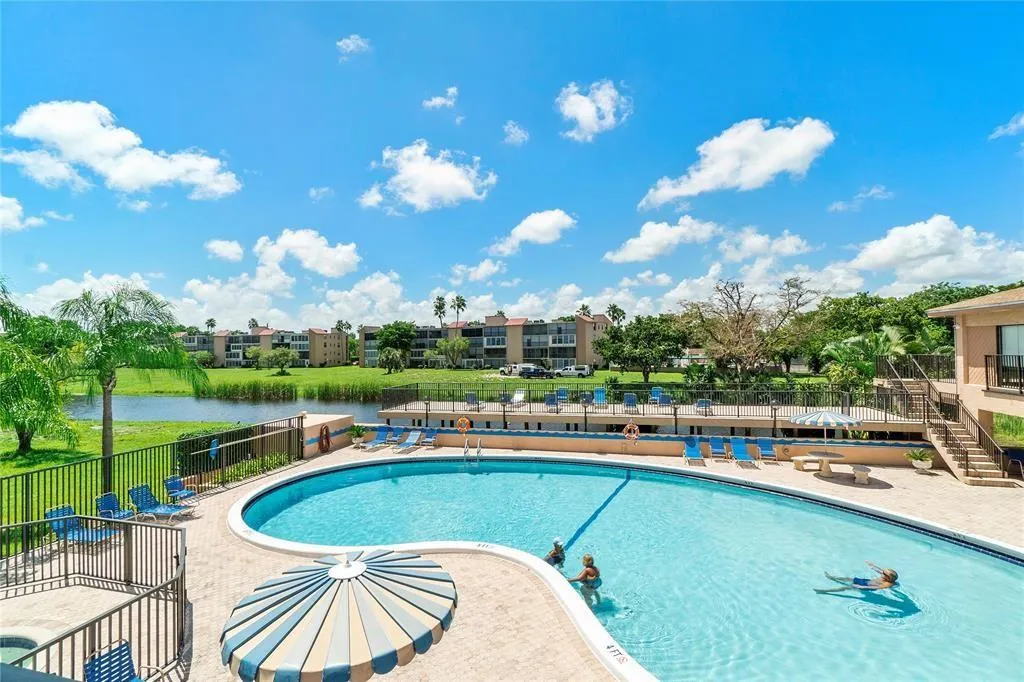 7300 Lake Circle Dr, #401