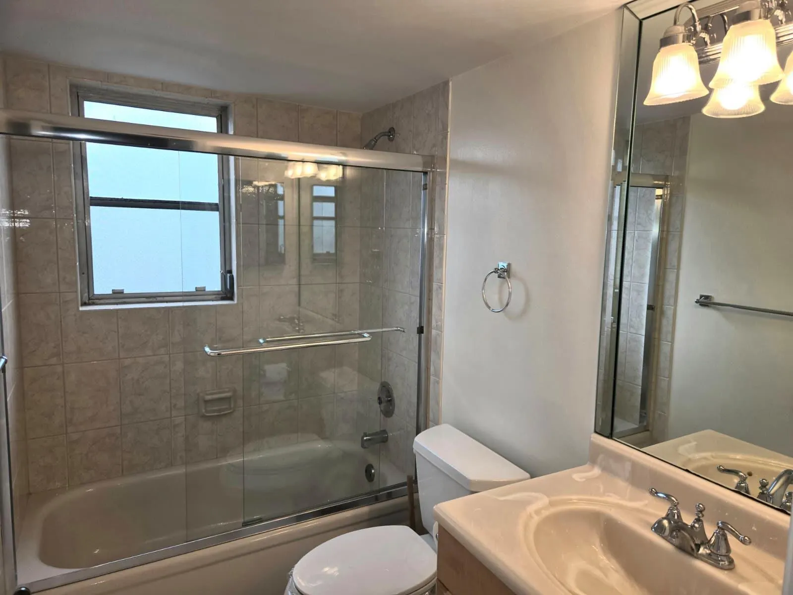 7300 Lake Circle Dr, #401