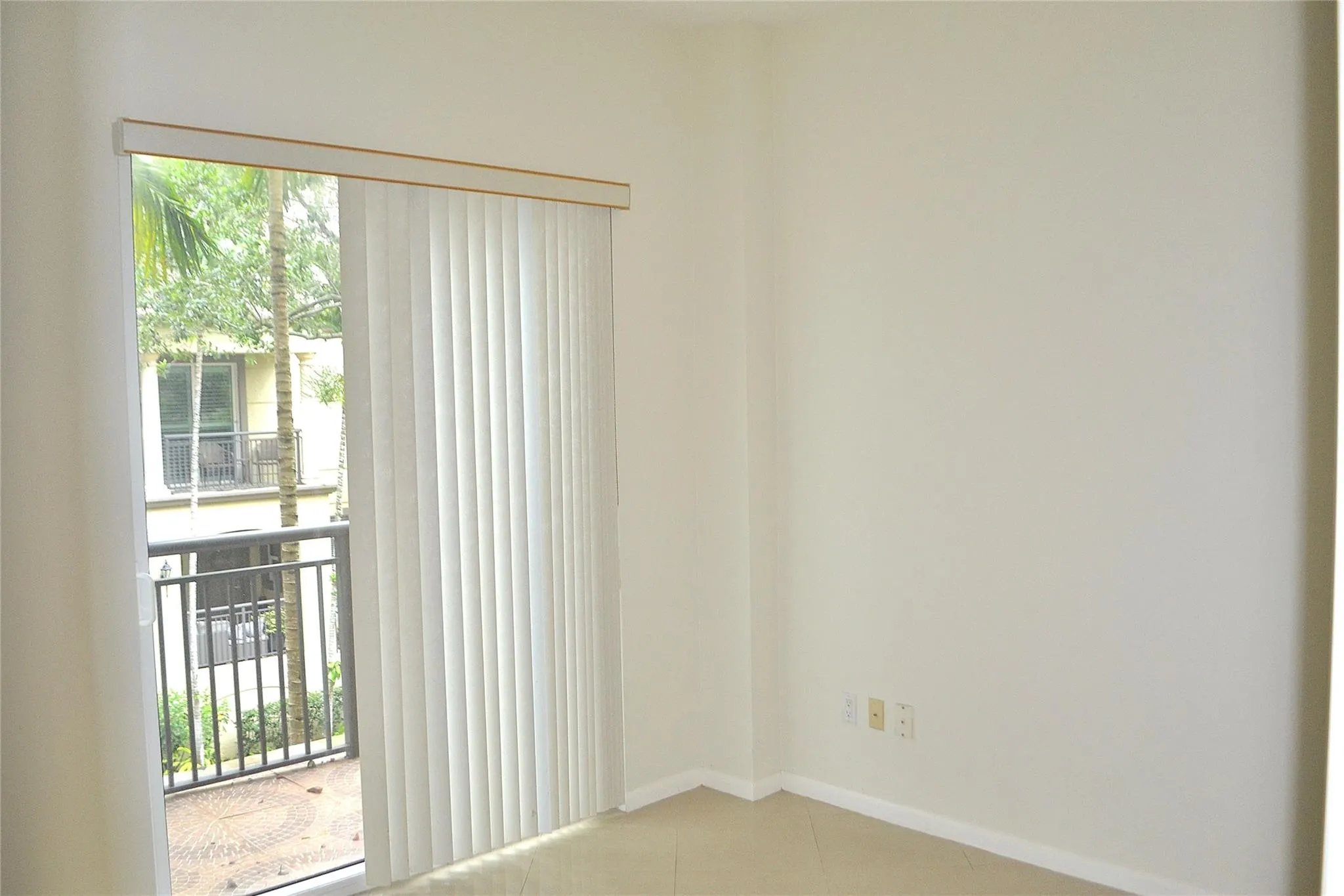 2617 NE 14th Ave, #106