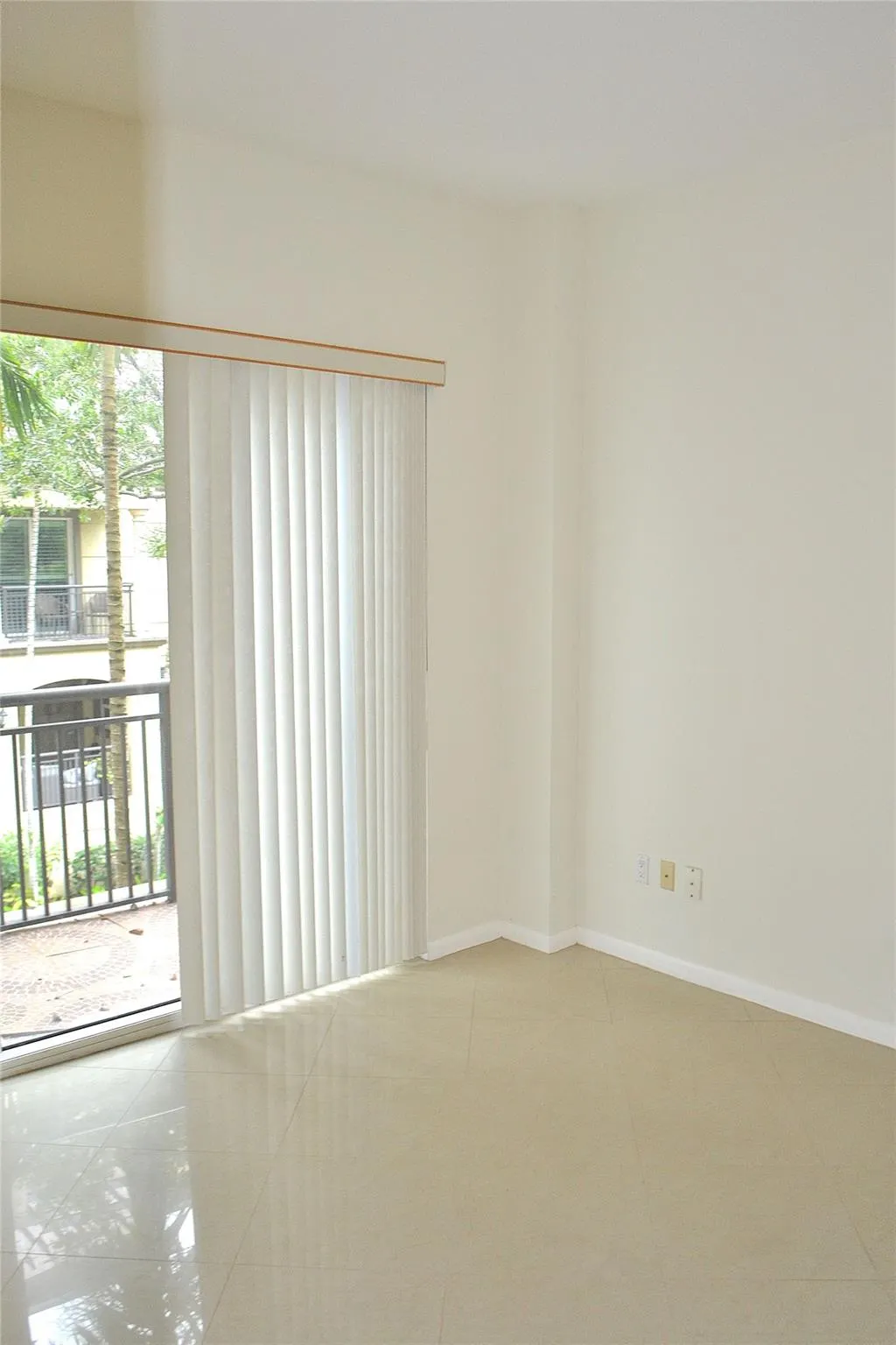 2617 NE 14th Ave, #106