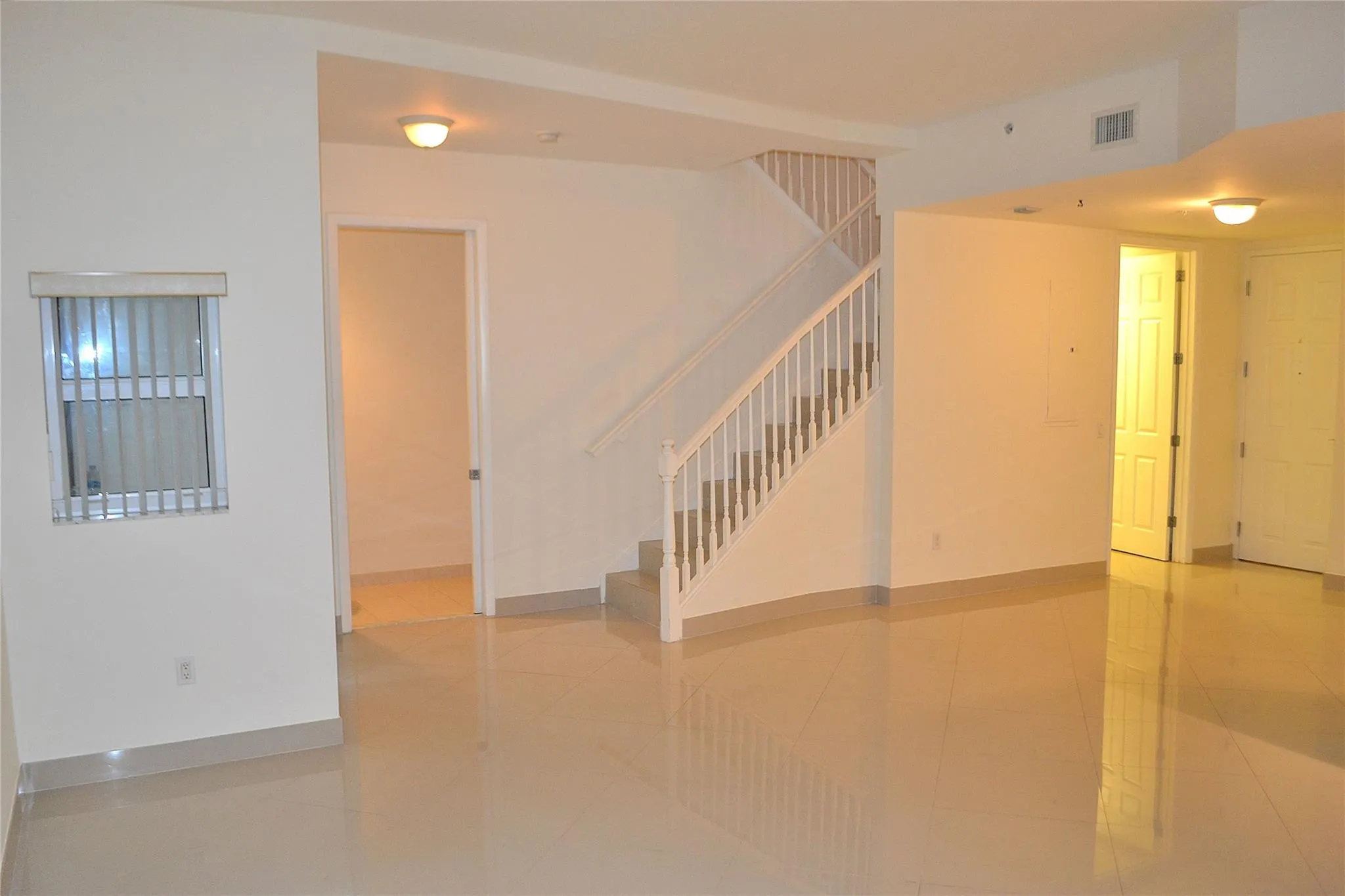 2617 NE 14th Ave, #106