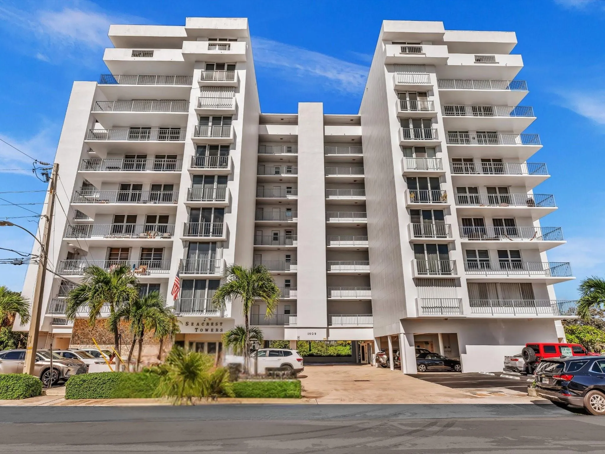 1609 N Riverside Dr, #204