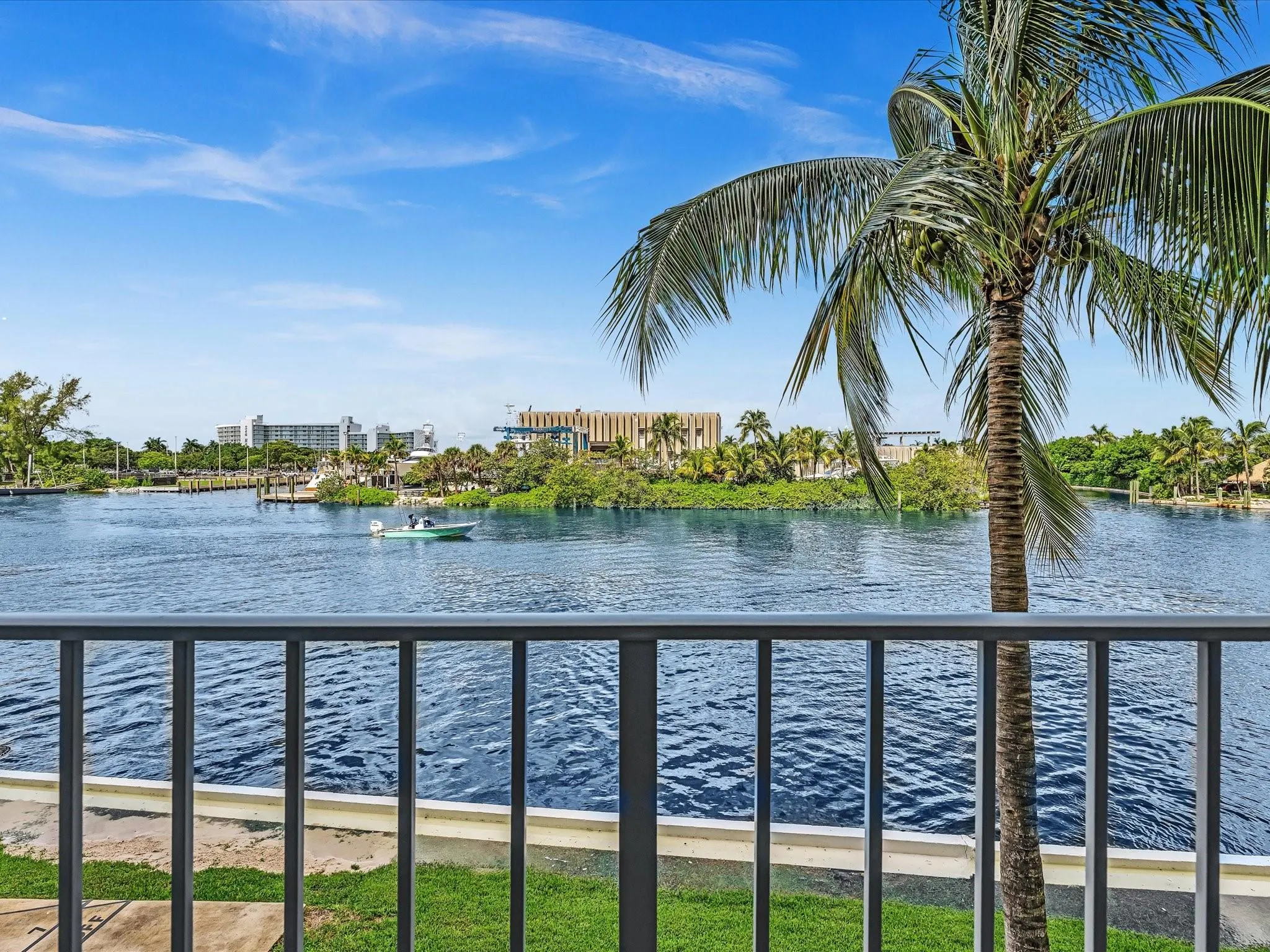 1609 N Riverside Dr, #204