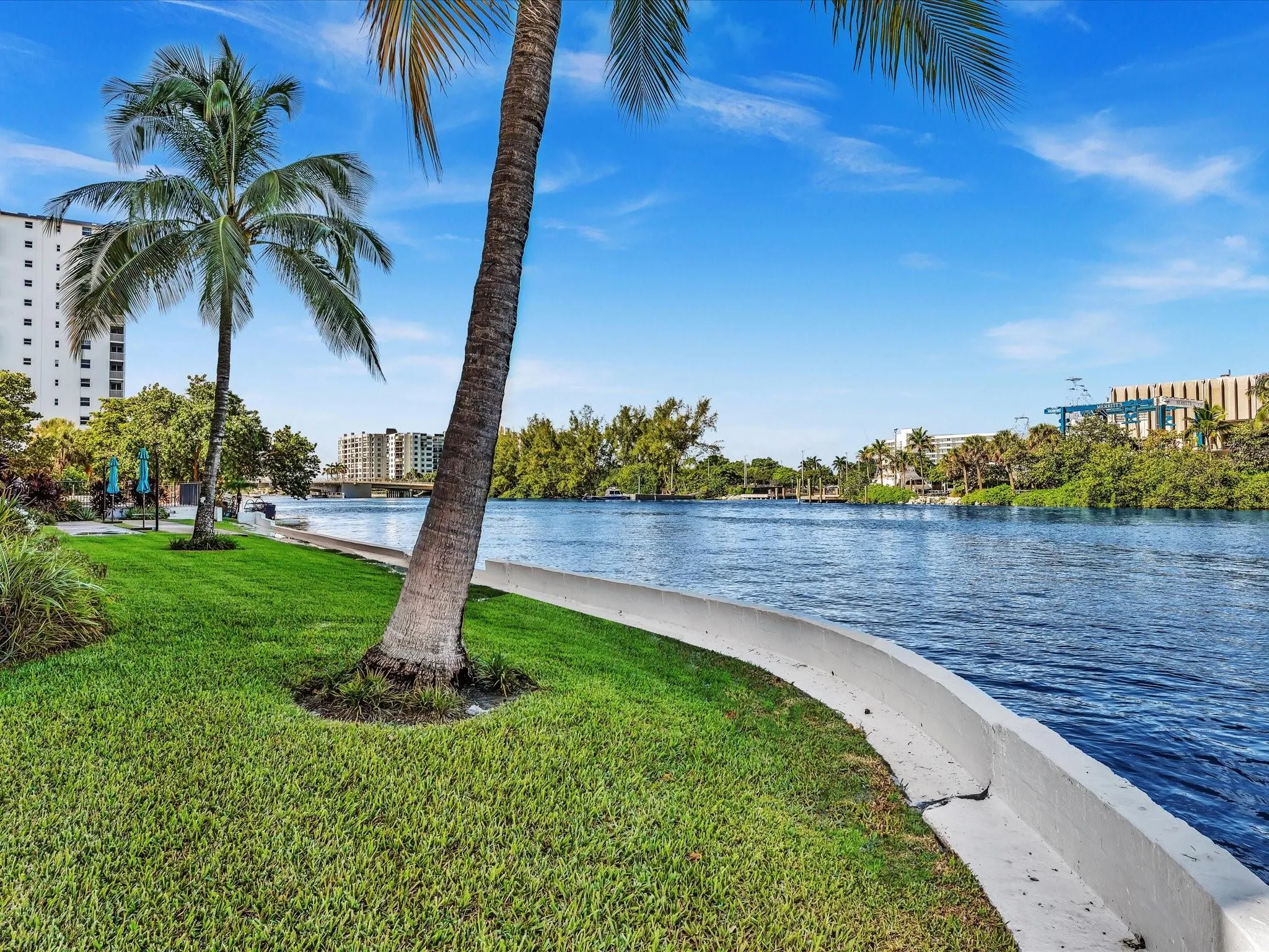 1609 N Riverside Dr, #204
