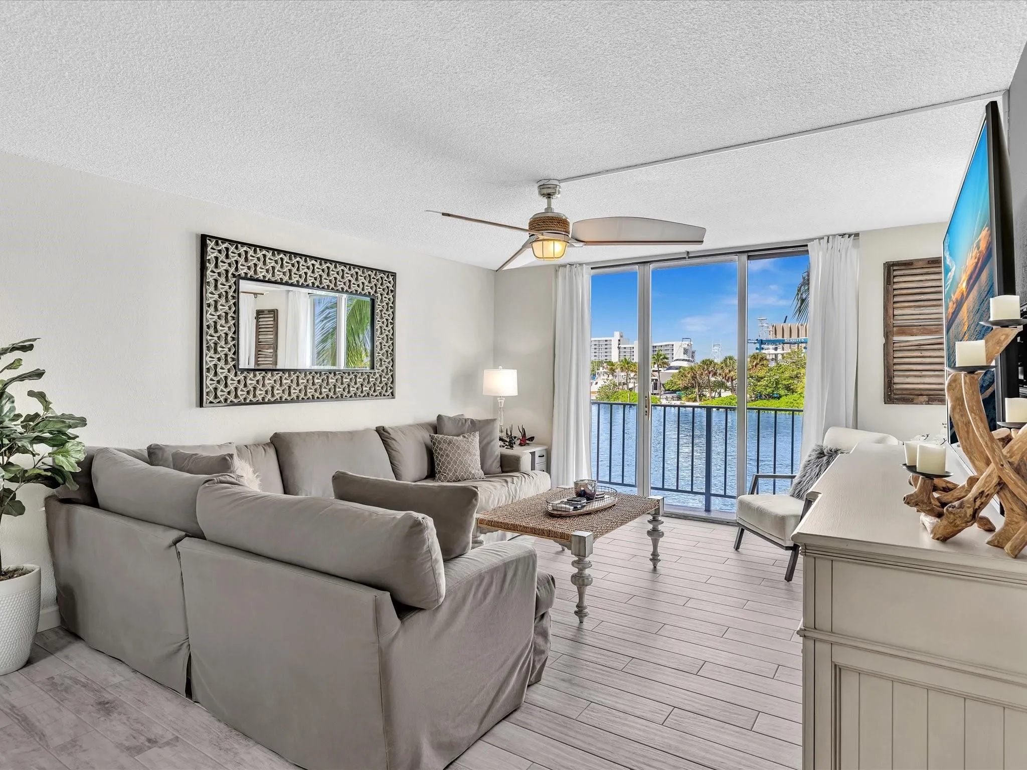 1609 N Riverside Dr, #204