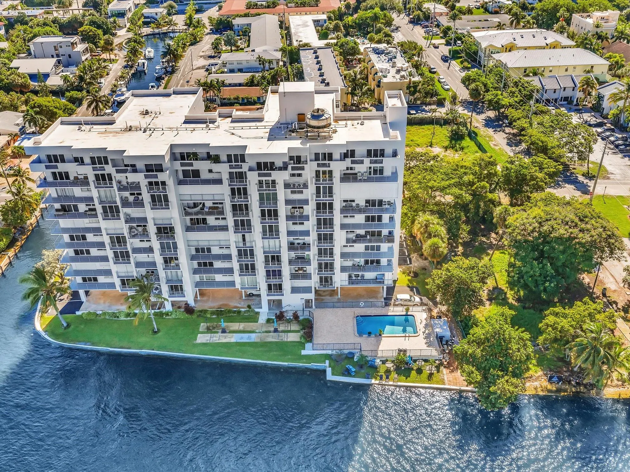1609 N Riverside Dr, #204