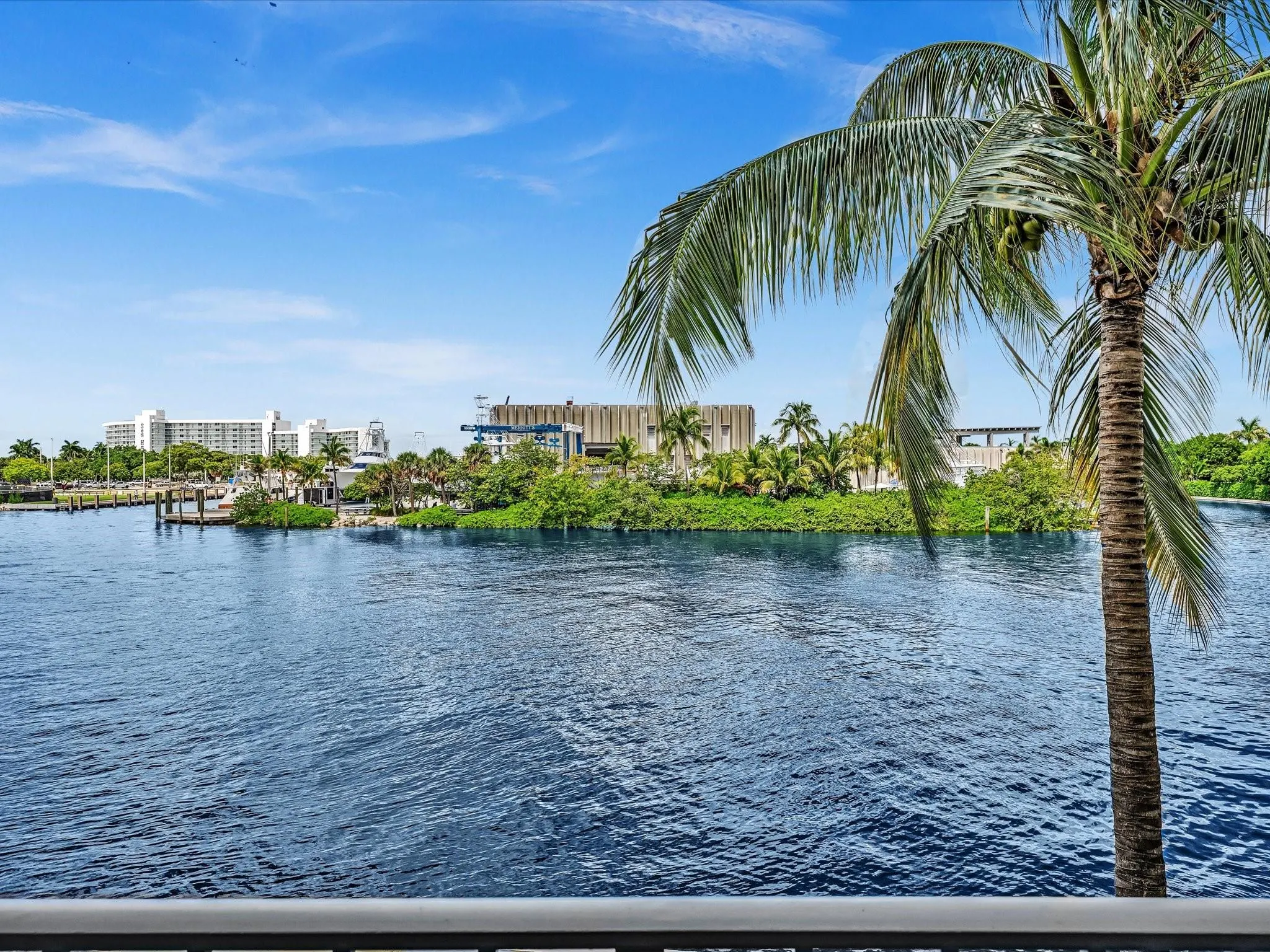 1609 N Riverside Dr, #204