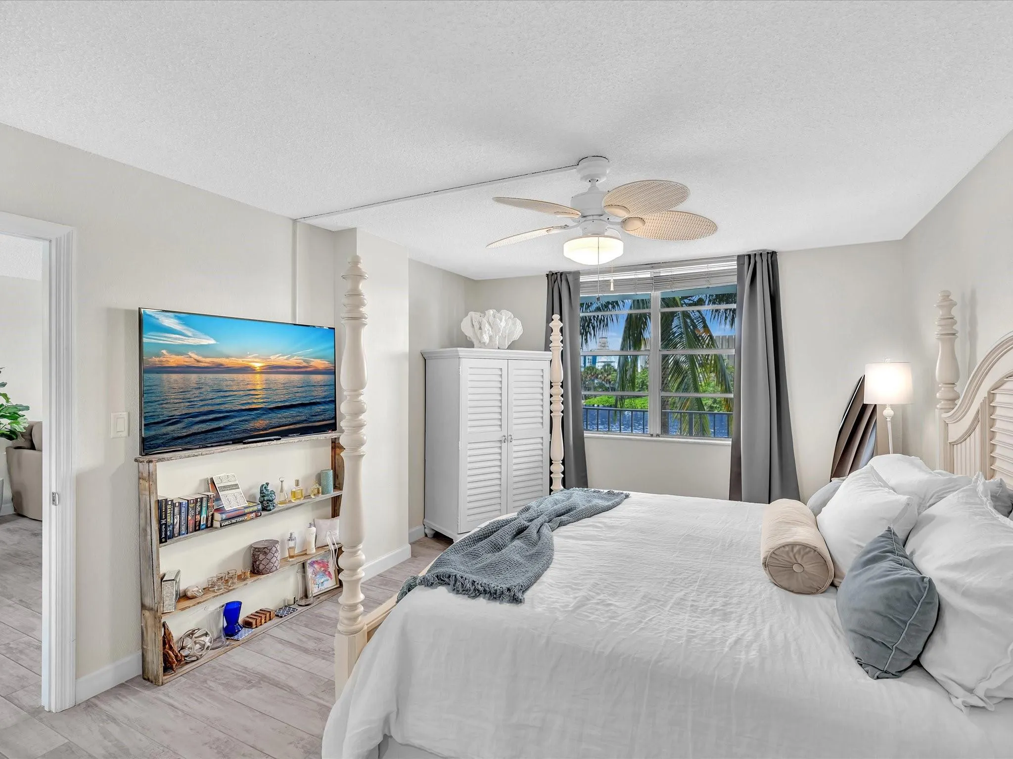 1609 N Riverside Dr, #204