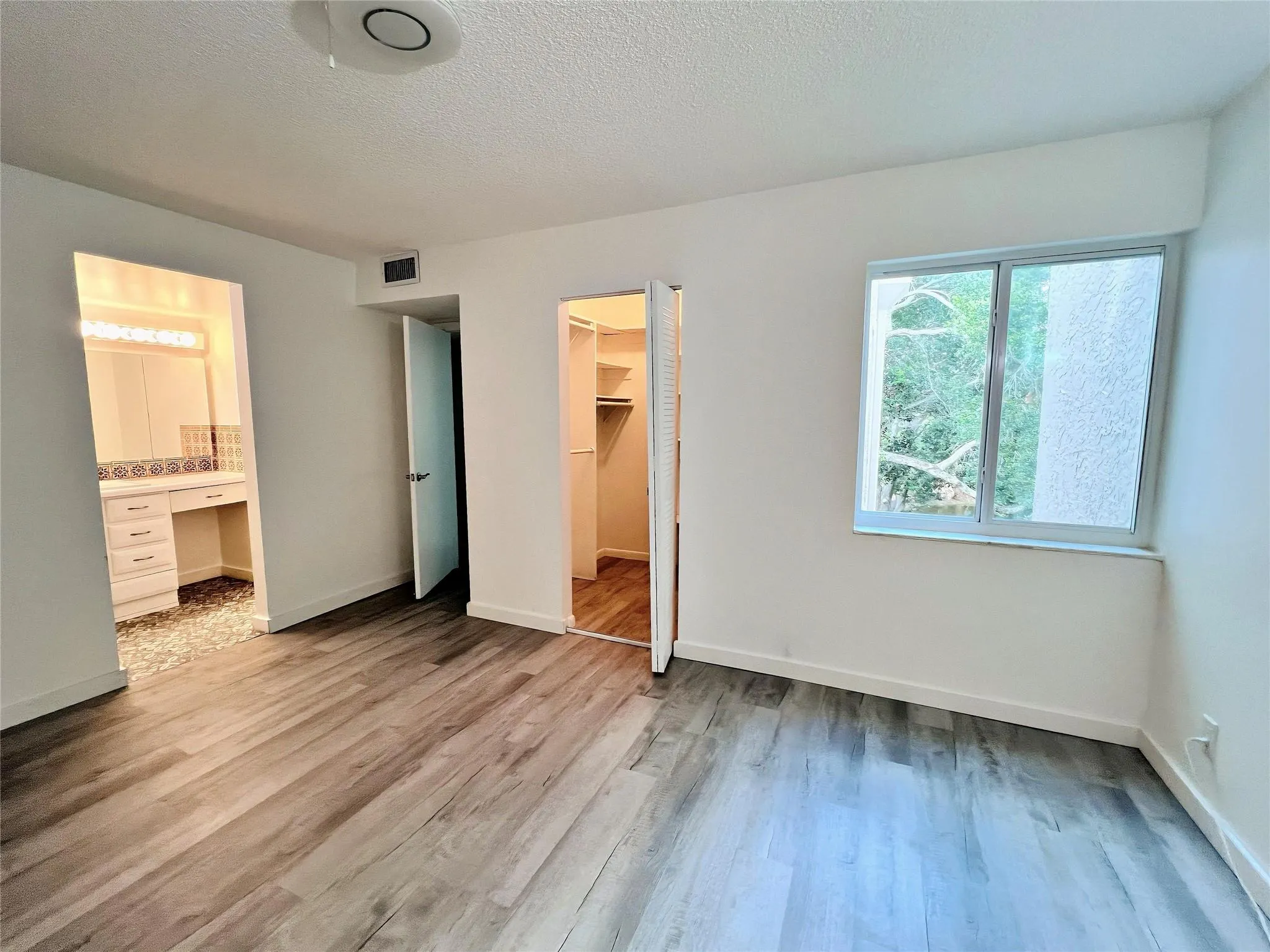 3100 Riverside Dr, #307