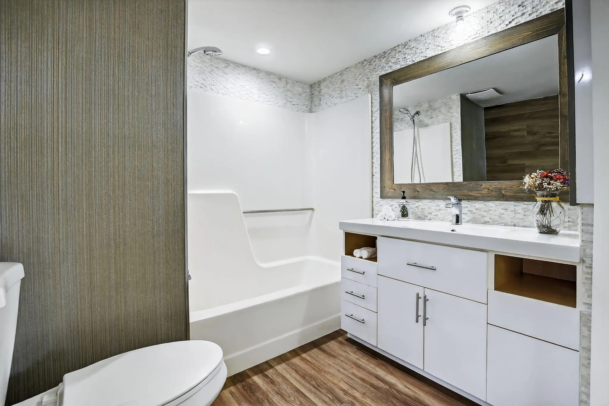 10451 W Broward Blvd, #108