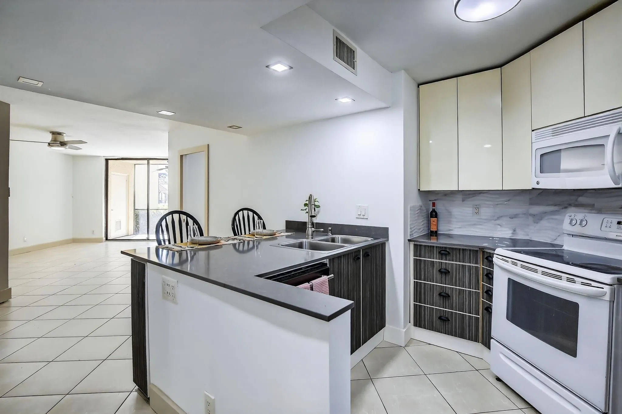 10451 W Broward Blvd, #108