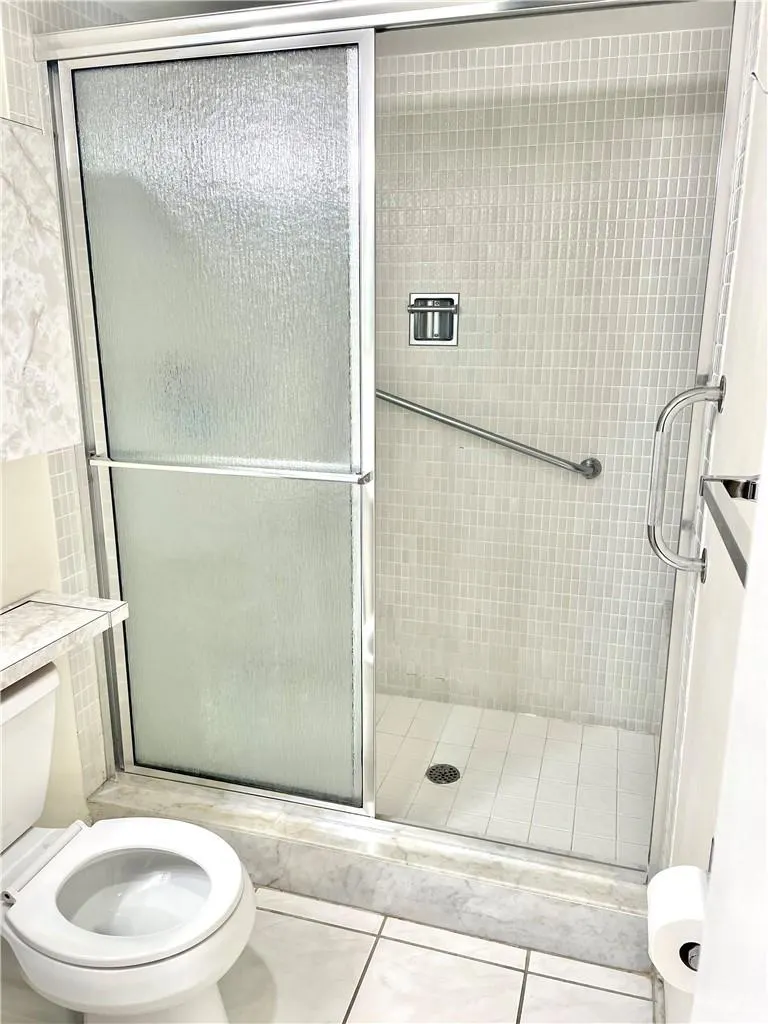 1149 Hillsboro Mile, #304