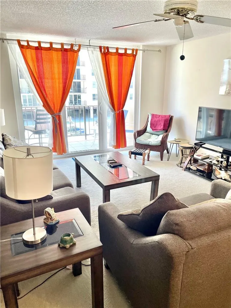1149 Hillsboro Mile, #304