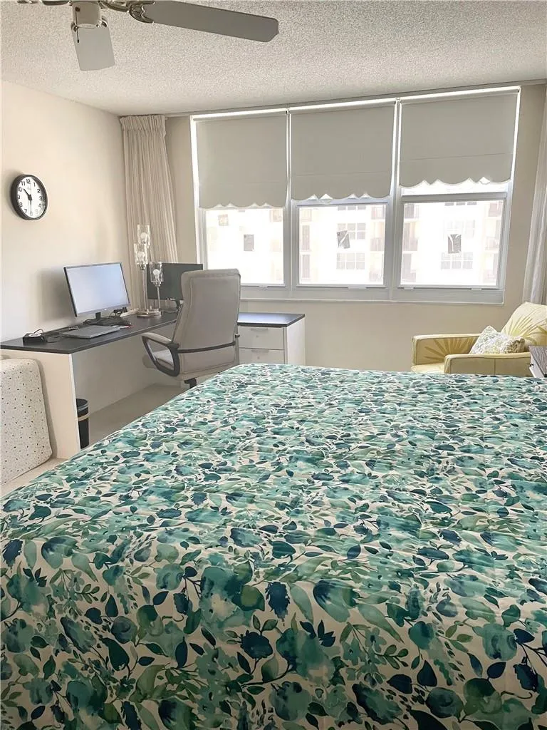 1149 Hillsboro Mile, #304
