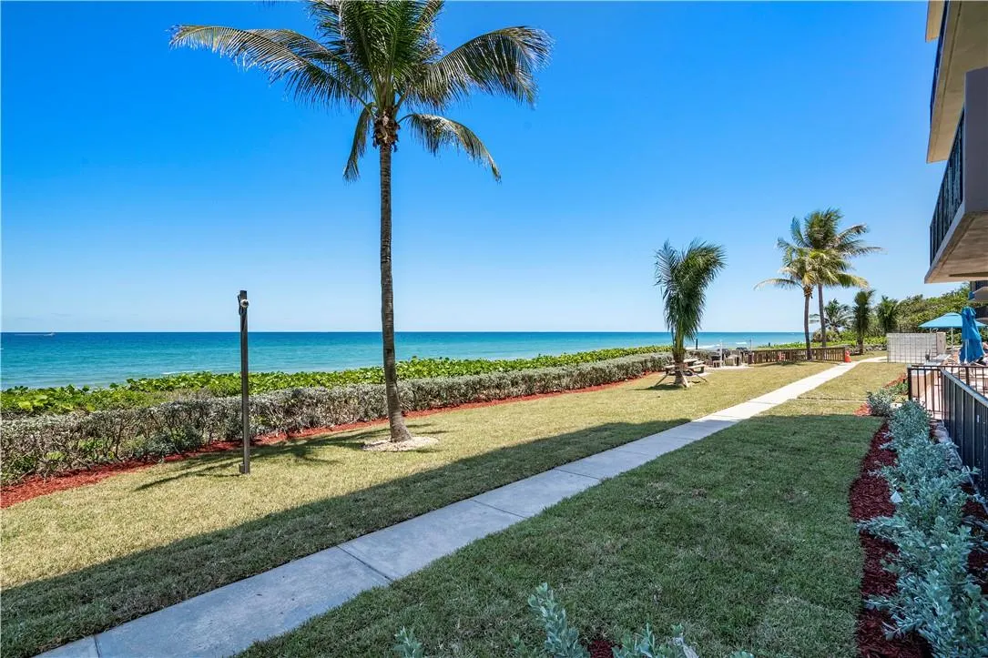 1149 Hillsboro Mile, #304