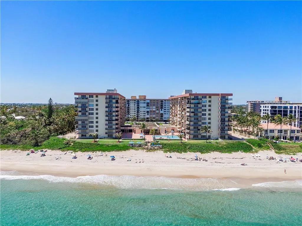 1149 Hillsboro Mile, #304