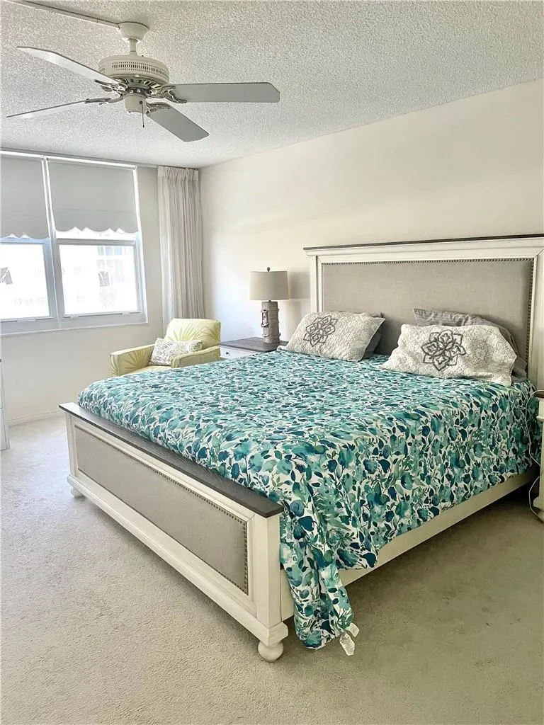 1149 Hillsboro Mile, #304