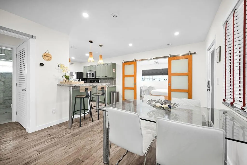 4591 NE 2nd Ter