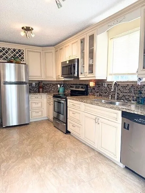 9778 Nickels Blvd, #504