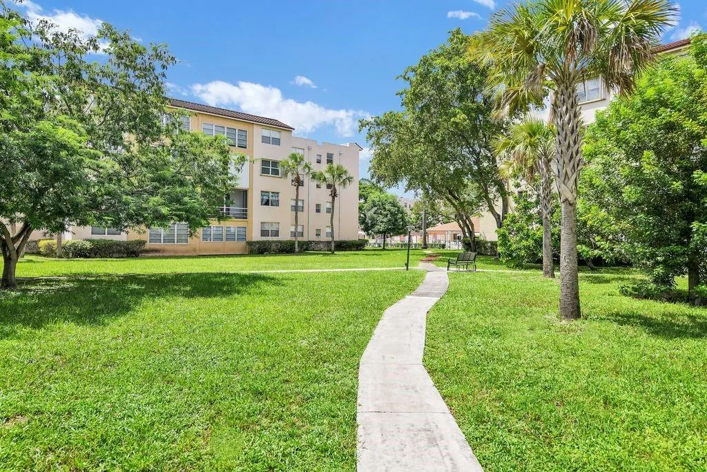 2811 Somerset Dr, #307