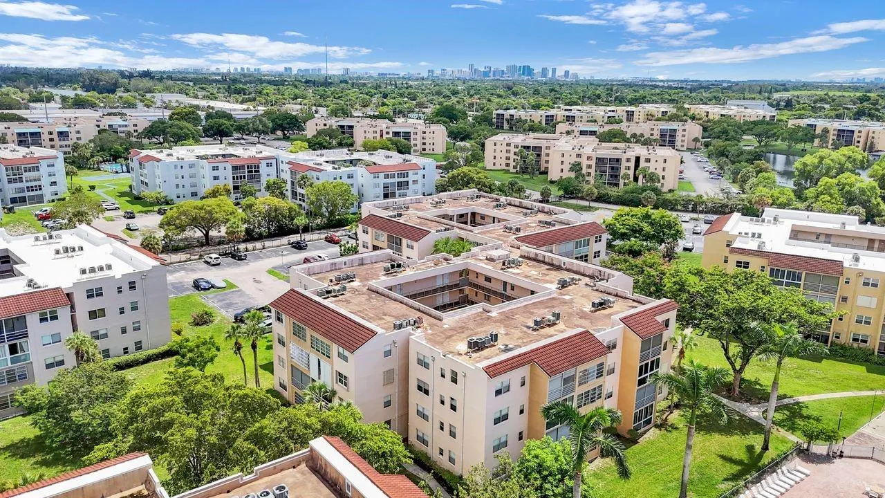 2811 Somerset Dr, #307