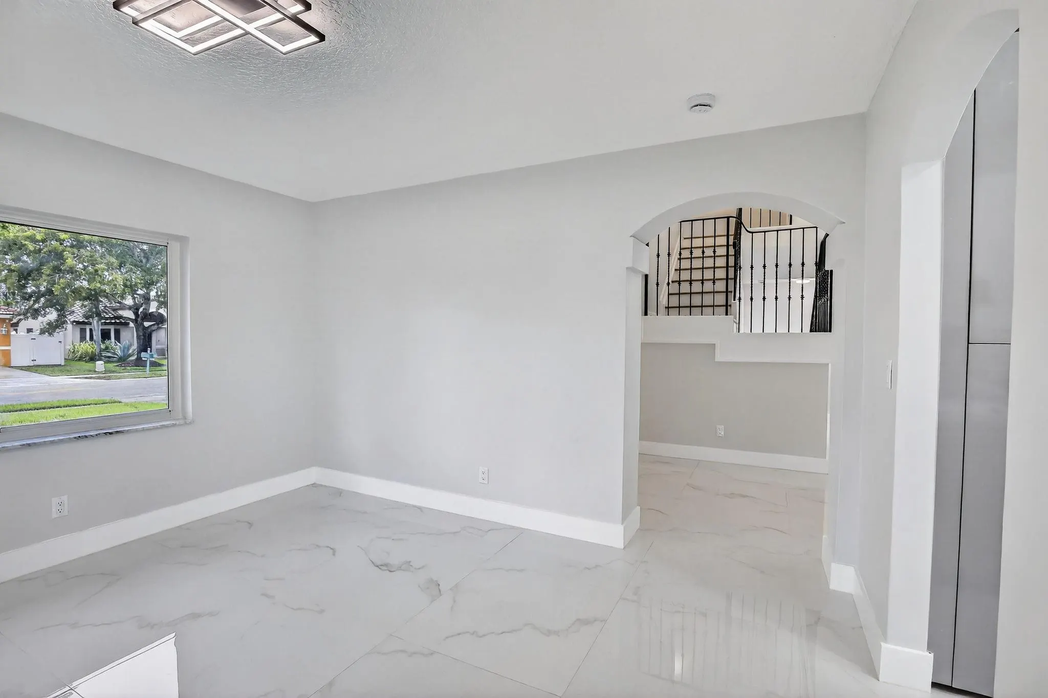 387 SW 163rd Ave