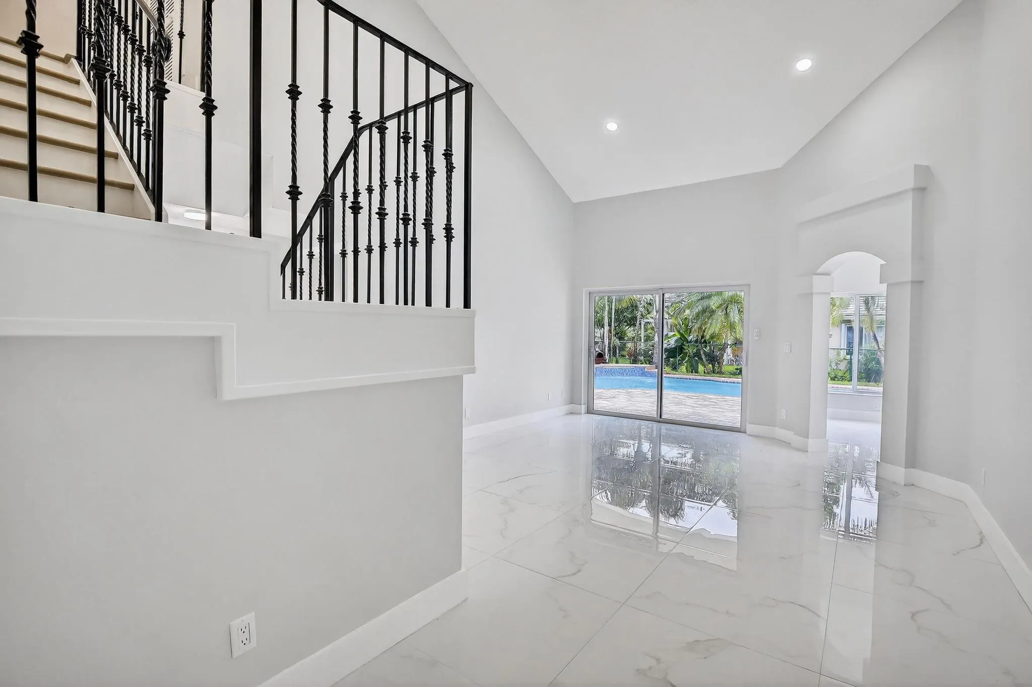 387 SW 163rd Ave