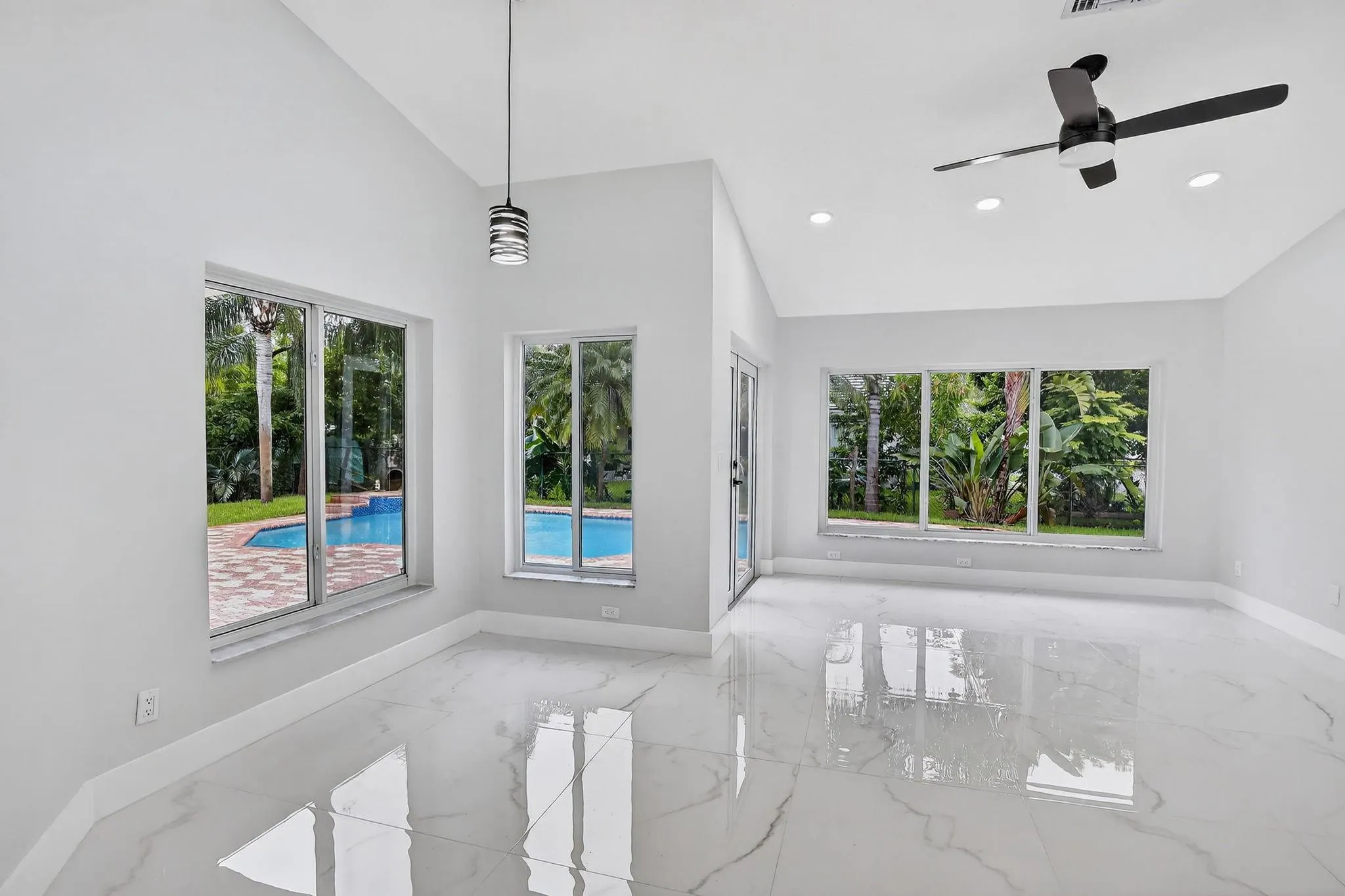 387 SW 163rd Ave