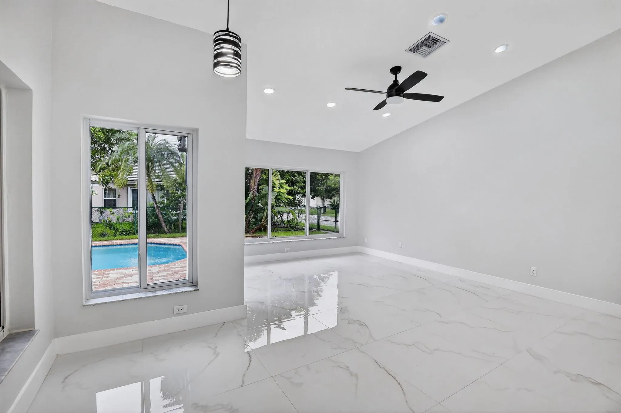 387 SW 163rd Ave